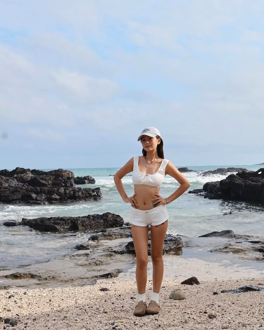 Loạt ảnh cực gợi cảm khiến người theo dõi mắt chữ A, miệng chữ O.