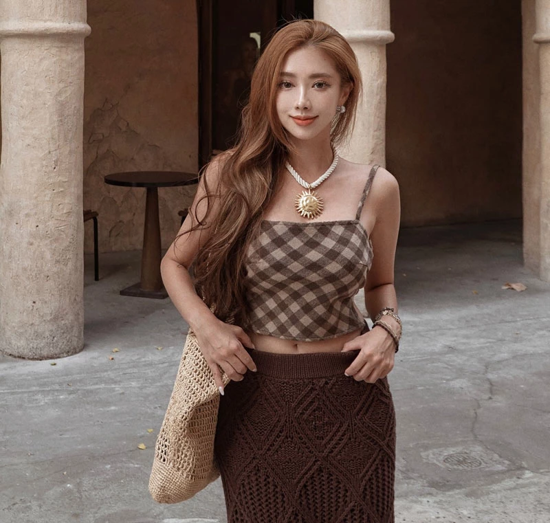 Với chiều cao 1m66 và cân nặng 48 kg, cô nàng tự tin diện mọi loại outfit.