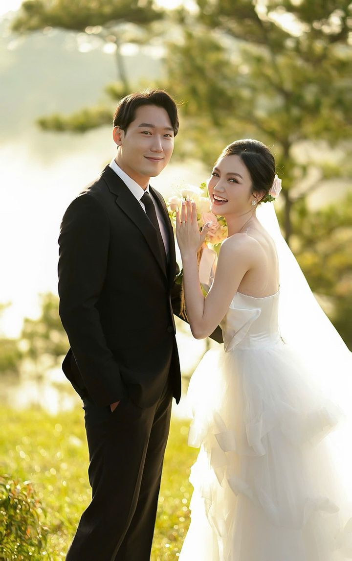 Tuy nhiên, Khang Thuỵ thừa nhận đã thay đổi suy nghĩ chỉ sau 4 ngày tiếp xúc. Sự chân thành của chàng trai Hàn Quốc khiến Thụy bất ngờ. Anh tìm cớ gặp gỡ cô mỗi ngày, đưa đón cô đi làm, mua đồ ăn cho cô,...