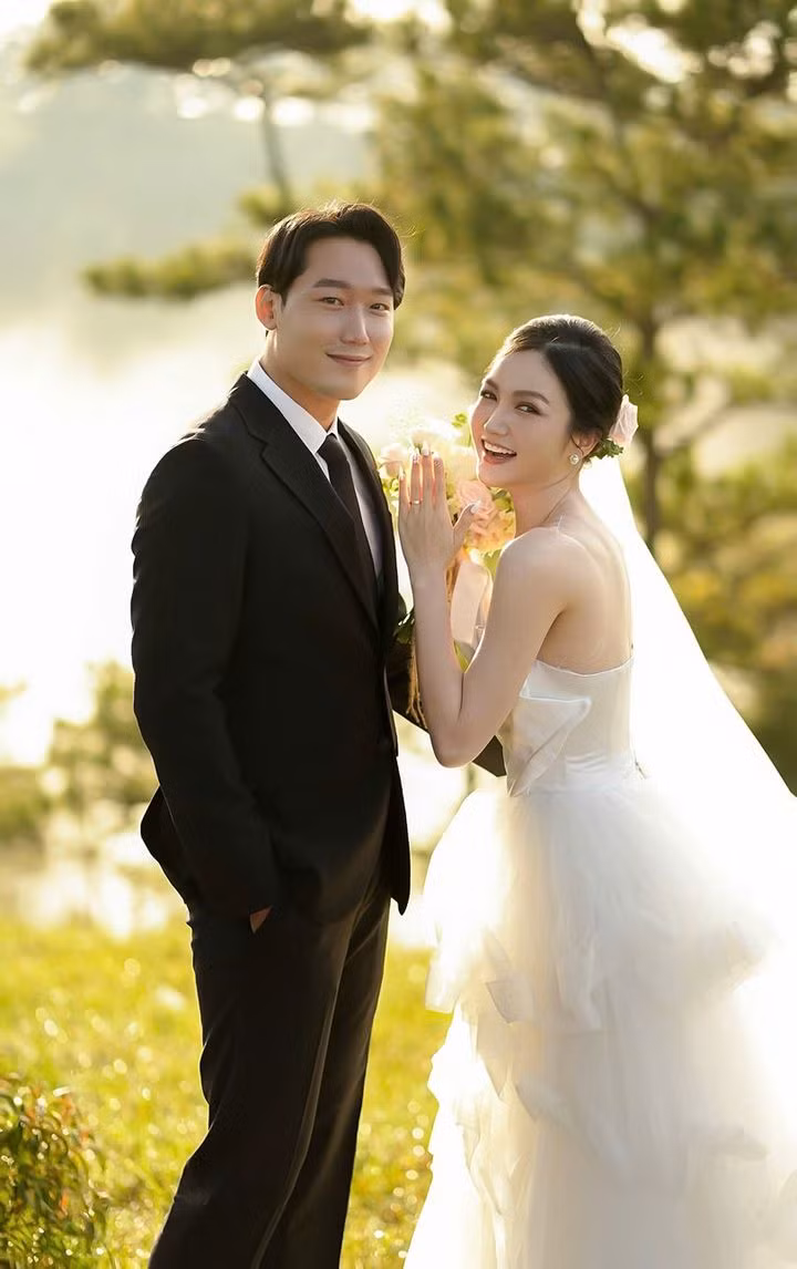 Tuy nhiên, Khang Thuỵ thừa nhận đã thay đổi suy nghĩ chỉ sau 4 ngày tiếp xúc. Sự chân thành của chàng trai Hàn Quốc khiến Thụy bất ngờ. Anh tìm cớ gặp gỡ cô mỗi ngày, đưa đón cô đi làm, mua đồ ăn cho cô,...