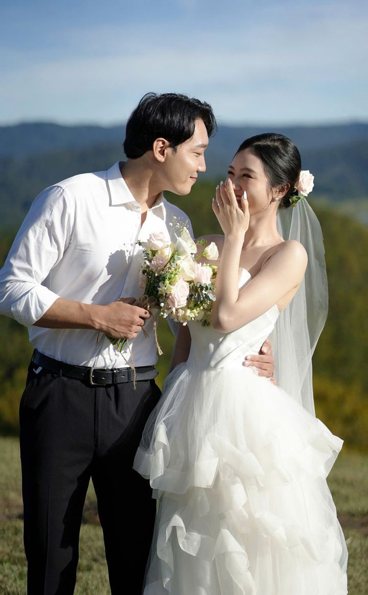 Trong một lần sang Hàn du lịch, Khang Thụy chính thức ra mắt gia đình bạn trai. Buổi gặp gỡ không có gì trở ngại, cô được bố mẹ Sang Yong chăm sóc chu đáo.