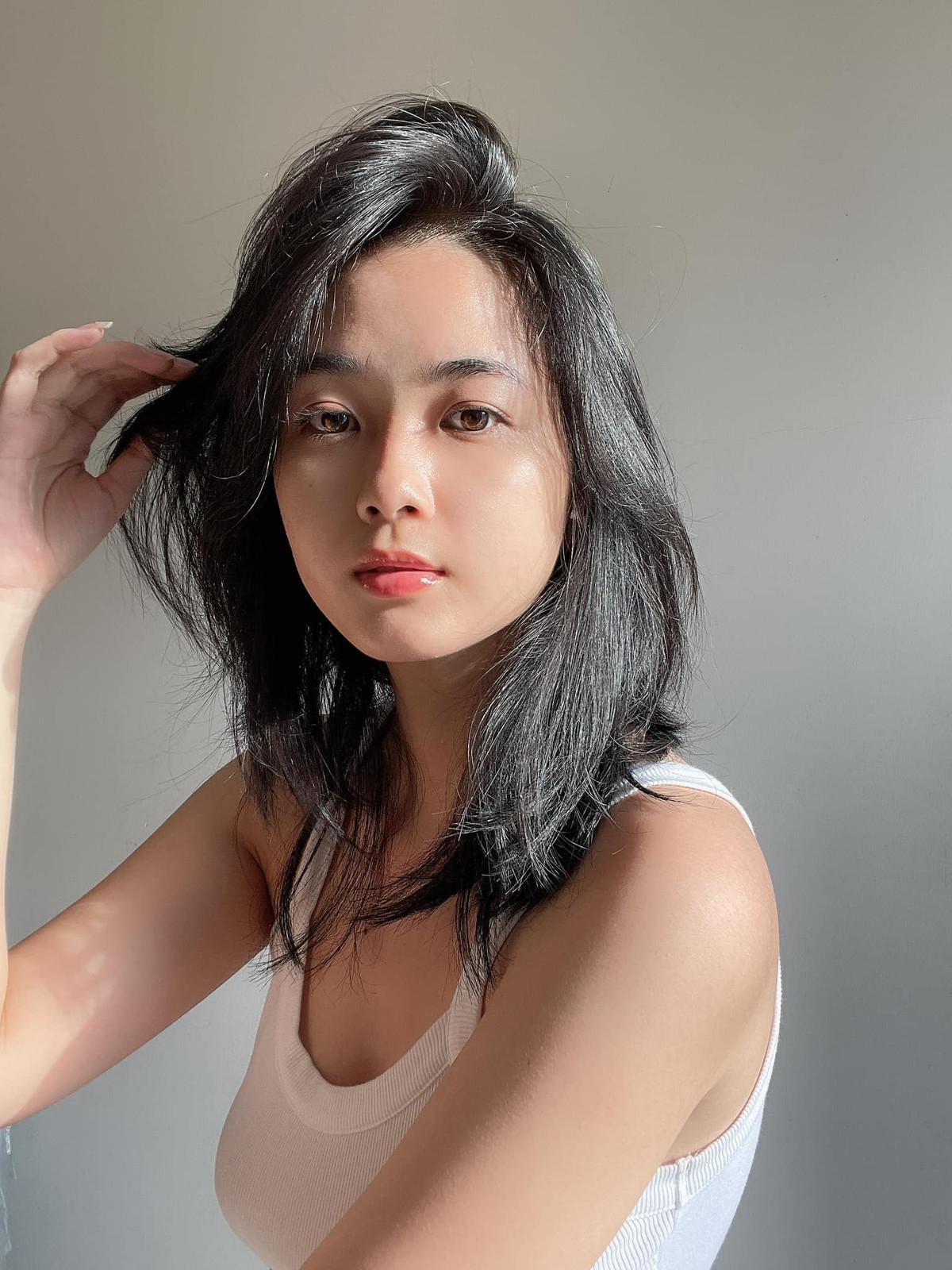 Trong những tấm ảnh mặt mộc, Ngọc Xuân khoe trọn vẻ đẹp tinh khôi khiến người khác không thể rời mắt. (Ảnh: IGNV)