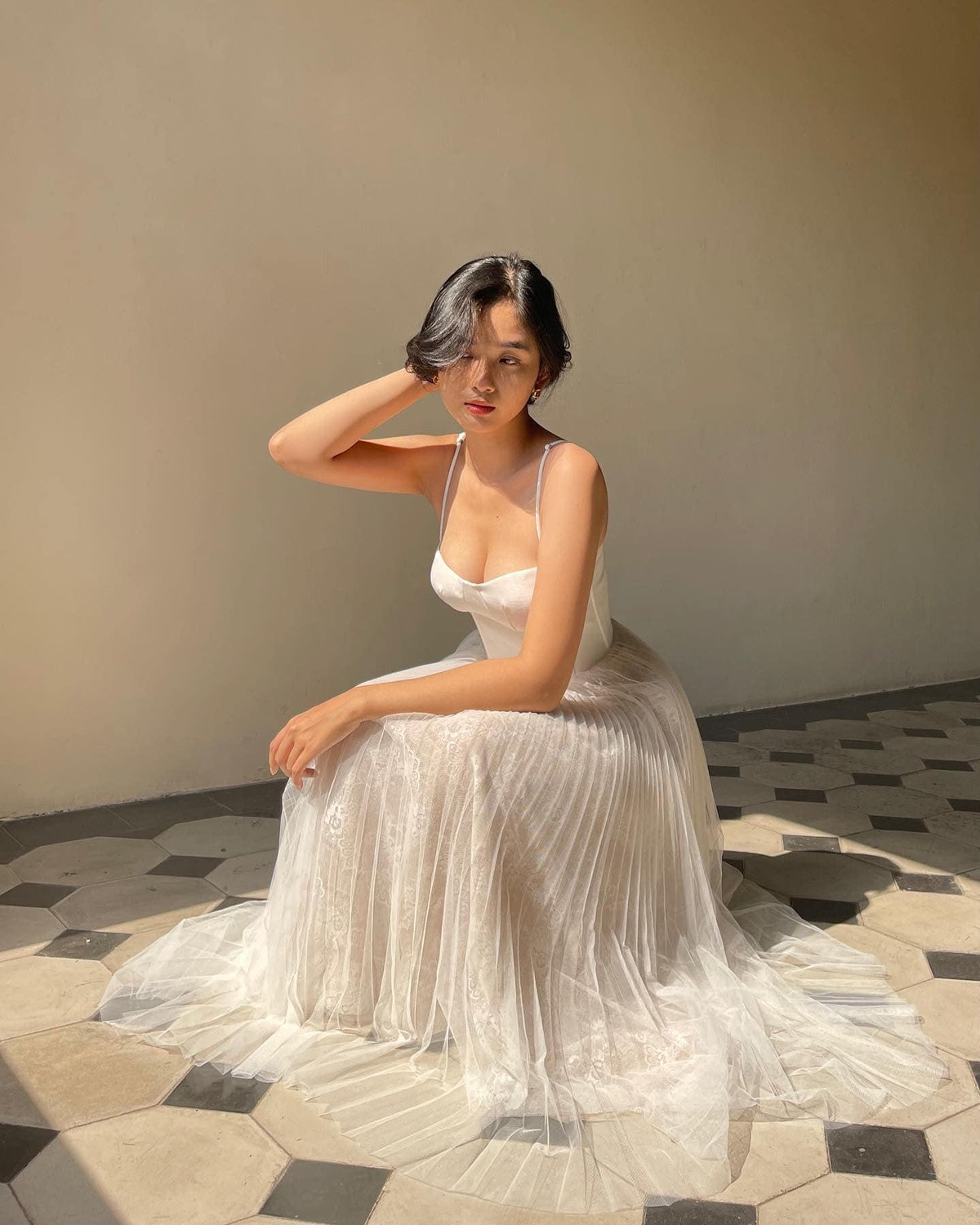 Để chuẩn bị cho vai diễn, Ngọc Xuân đã dành nhiều thời gian nghiên cứu tác phẩm gốc, luyện tập diễn xuất và xây dựng mối quan hệ thân thiết với hai bạn diễn Avin Lu và Đỗ Nhật Hoàng. Chính sự nỗ lực không ngừng nghỉ này đã giúp cô hóa thân thành một Miền chân thật, cảm động trên màn ảnh.