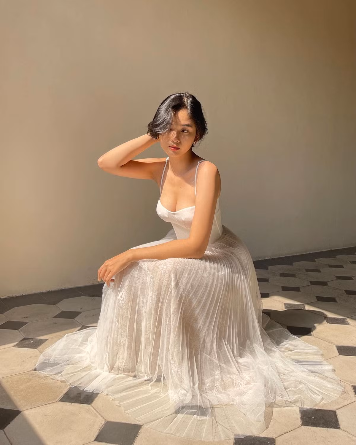 Để chuẩn bị cho vai diễn, Ngọc Xuân đã dành nhiều thời gian nghiên cứu tác phẩm gốc, luyện tập diễn xuất và xây dựng mối quan hệ thân thiết với hai bạn diễn Avin Lu và Đỗ Nhật Hoàng. Chính sự nỗ lực không ngừng nghỉ này đã giúp cô hóa thân thành một Miền chân thật, cảm động trên màn ảnh.