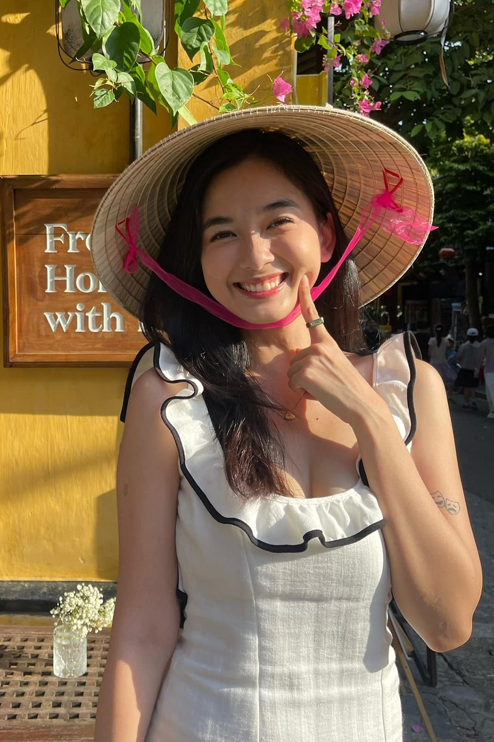 Được biết, cô nàng tham gia casting phim bằng clip Tiktok. Trải qua 5 vòng tuyển chọn, cuối cùng Ngọc Xuân trở thành nữ chính được đạo diễn chọn mặt gửi vàng.