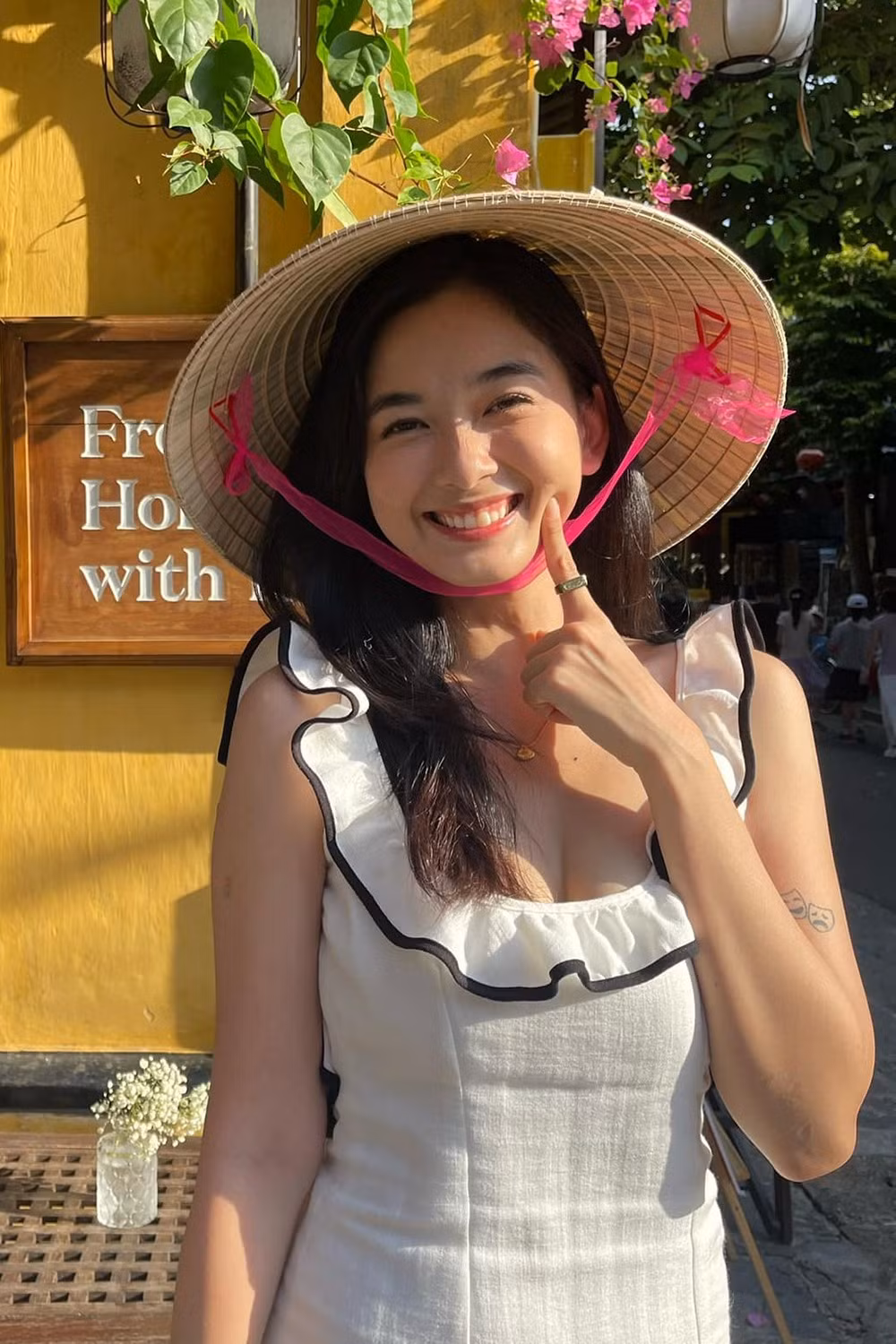 Được biết, cô nàng tham gia casting phim bằng clip Tiktok. Trải qua 5 vòng tuyển chọn, cuối cùng Ngọc Xuân trở thành nữ chính được đạo diễn chọn mặt gửi vàng.