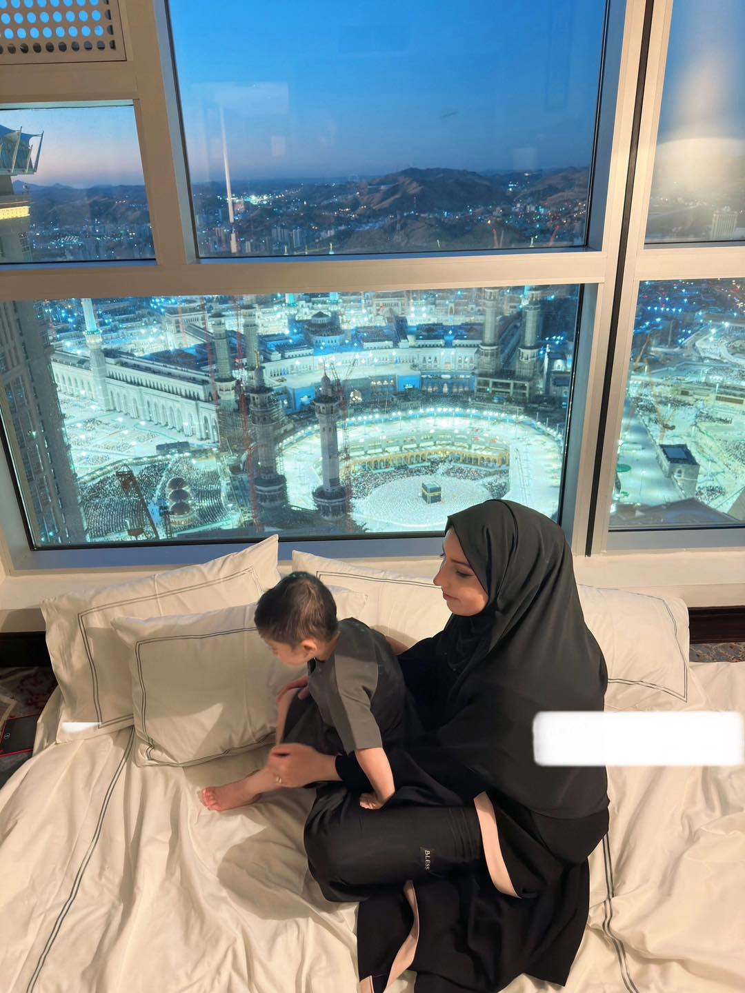 Cô gọi việc đi dạo quanh đại siêu thị Dubai là "bài tập thể dục" của mình. Cô tự hào về việc vừa hoàn thành 10.000 bước mỗi ngày vừa mua sắm hàng hiệu tại đó.