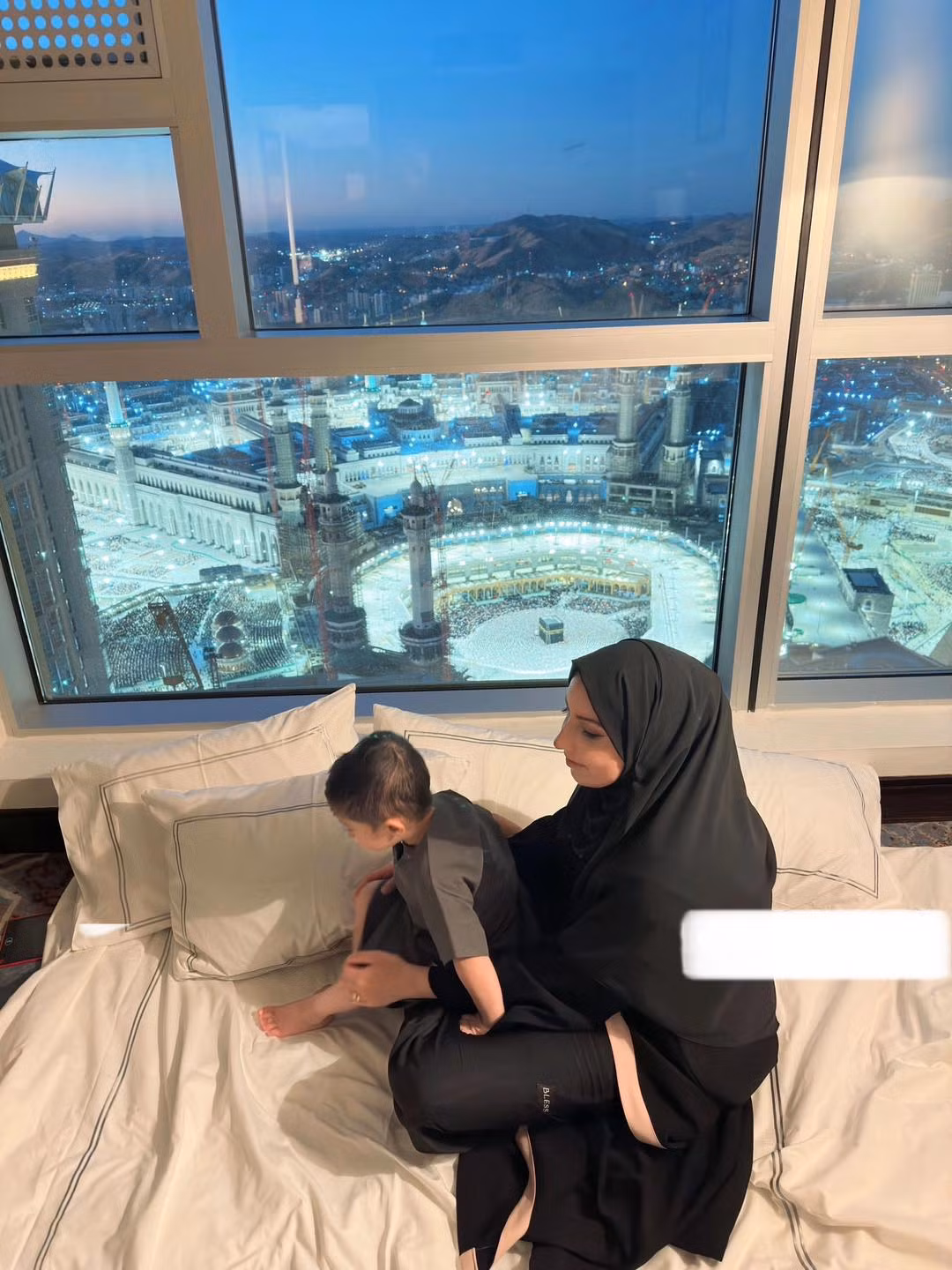 Cô gọi việc đi dạo quanh đại siêu thị Dubai là "bài tập thể dục" của mình. Cô tự hào về việc vừa hoàn thành 10.000 bước mỗi ngày vừa mua sắm hàng hiệu tại đó.