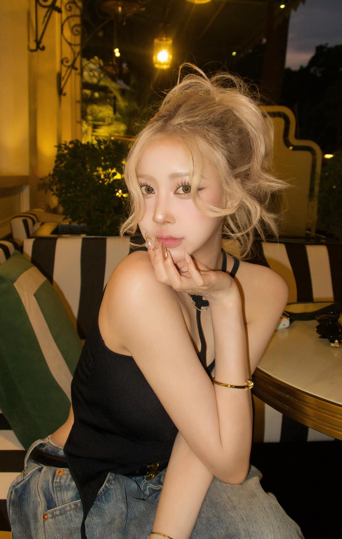 Bên cạnh những lời khen ngợi về thần thái, về biểu cảm của cô nàng, thì nhiều người đã bày tỏ cảm xúc trái chiều: "Đừng làm giống người khác nữa", "phải tìm ra sự khác biệt của bản thân đi chứ","bạn này ngày trước thấy cũng khác mà chứ có giống Rose thế này đâu".