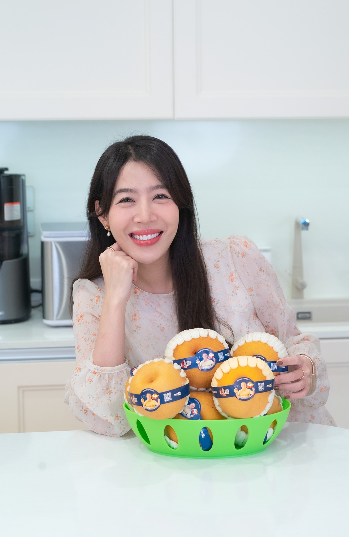 Hành trình dẫn đến thành công của nữ MC không hề trải hoa hồng mà là cả quá trình cố gắng từ lúc còn là sinh viên: "Năm 18 tuổi, một mình xa nhà ra Hà Nội học, mình tranh thủ làm thêm bằng việc viết báo, làm cộng tác viên cho các toà soạn. 20 tuổi, mình chính thức được tuyển làm cộng tác viên cho VTV, rồi được lên TV dẫn chương trình nên có nhiều lời mời làm MC cho các sự kiện lớn, nhỏ bên ngoài."