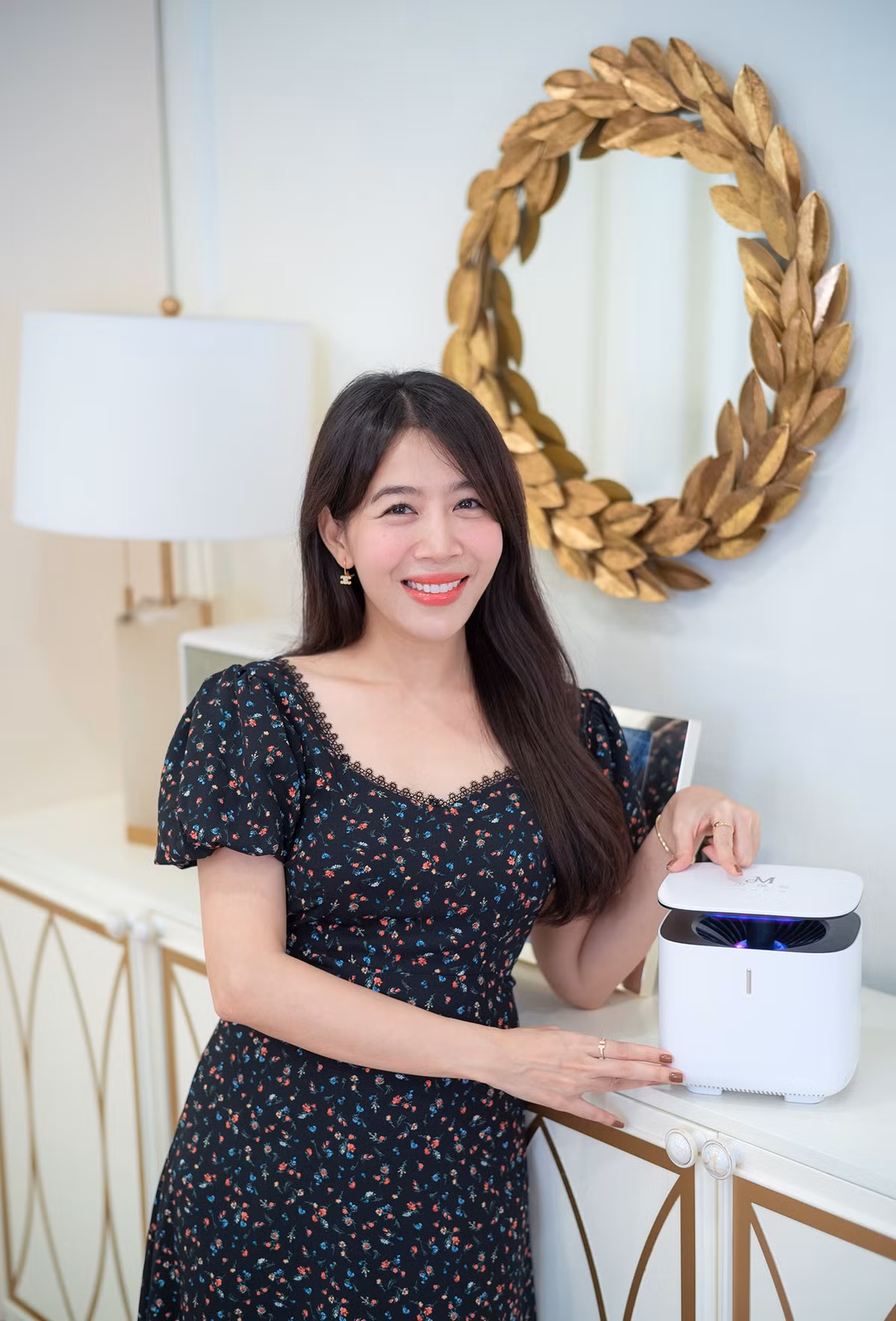 Nữ MC gốc Nghệ An khiến nhiều người ngưỡng mộ với bảng thành tích từ bé đến lớn. Cô nàng "flex" trên trang cá nhân rằng bản thân đã bắt đầu kiếm được tiền từ lúc 3-4 tuổi: "3-4 tuổi! Mình đi hát cho đài truyền hình Nghệ An và đã có những catse đầu tiên đưa cho mẹ giữ rồi. Lớn hơn, tham gia vào đội văn nghệ của nhà thiếu nhi, mình đi diễn gần như hàng tuần cùng các anh chị. Hồi đó mẹ cứ nói vui là nuôi em Diệp mẹ nỏ mất tiền đi học."