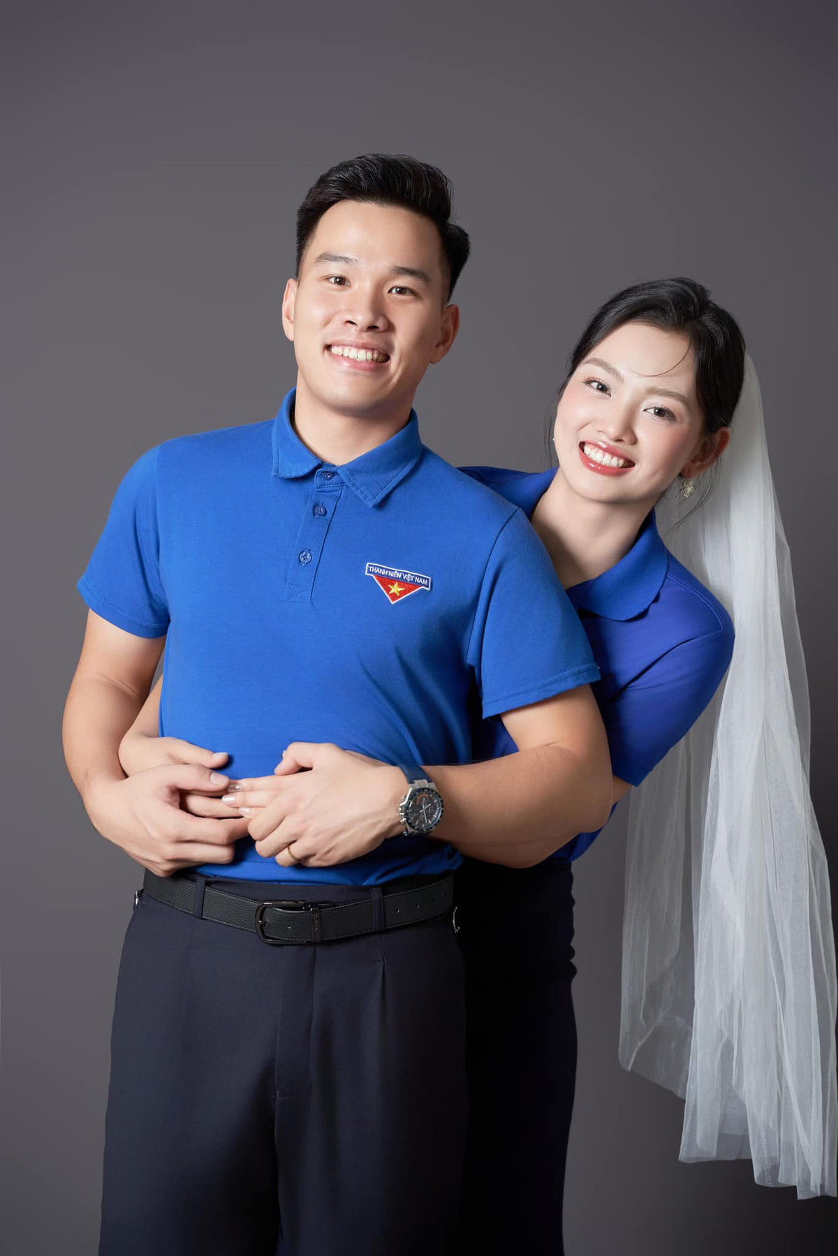 Dù trang phục rất giản dị nhưng bộ ảnh cưới của Thu Hoài và Bảo Anh gây ấn tượng mạnh bởi sự trẻ trung, đáng yêu của cặp đôi.