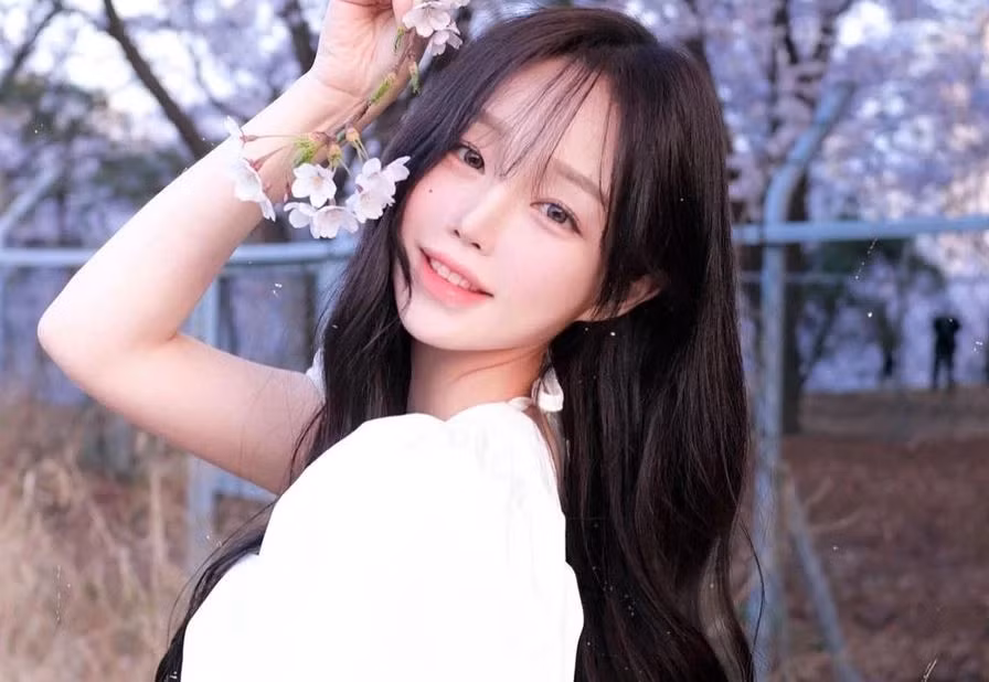 Mỹ nhân 9x gây ấn tượng bởi gương mặt đẹp, nước da trắng cùng đường cong vô cùng nóng bỏng.