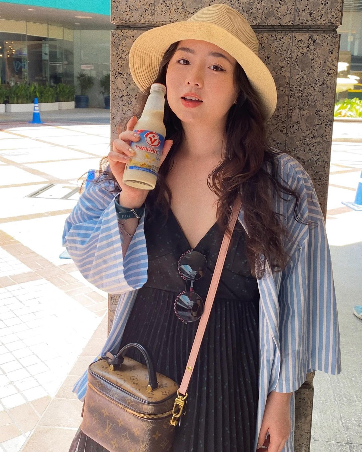 Cô nàng thường xuyên đăng tải hình ảnh cuộc sống đời thường cũng như 2 em bé lên trang cá nhân. Hai em bé nhà Nam Thương và Ba Duy đã khiến mọi người luôn phải xuýt xoa vì vẻ ngoài xinh xắn như thiên thần.