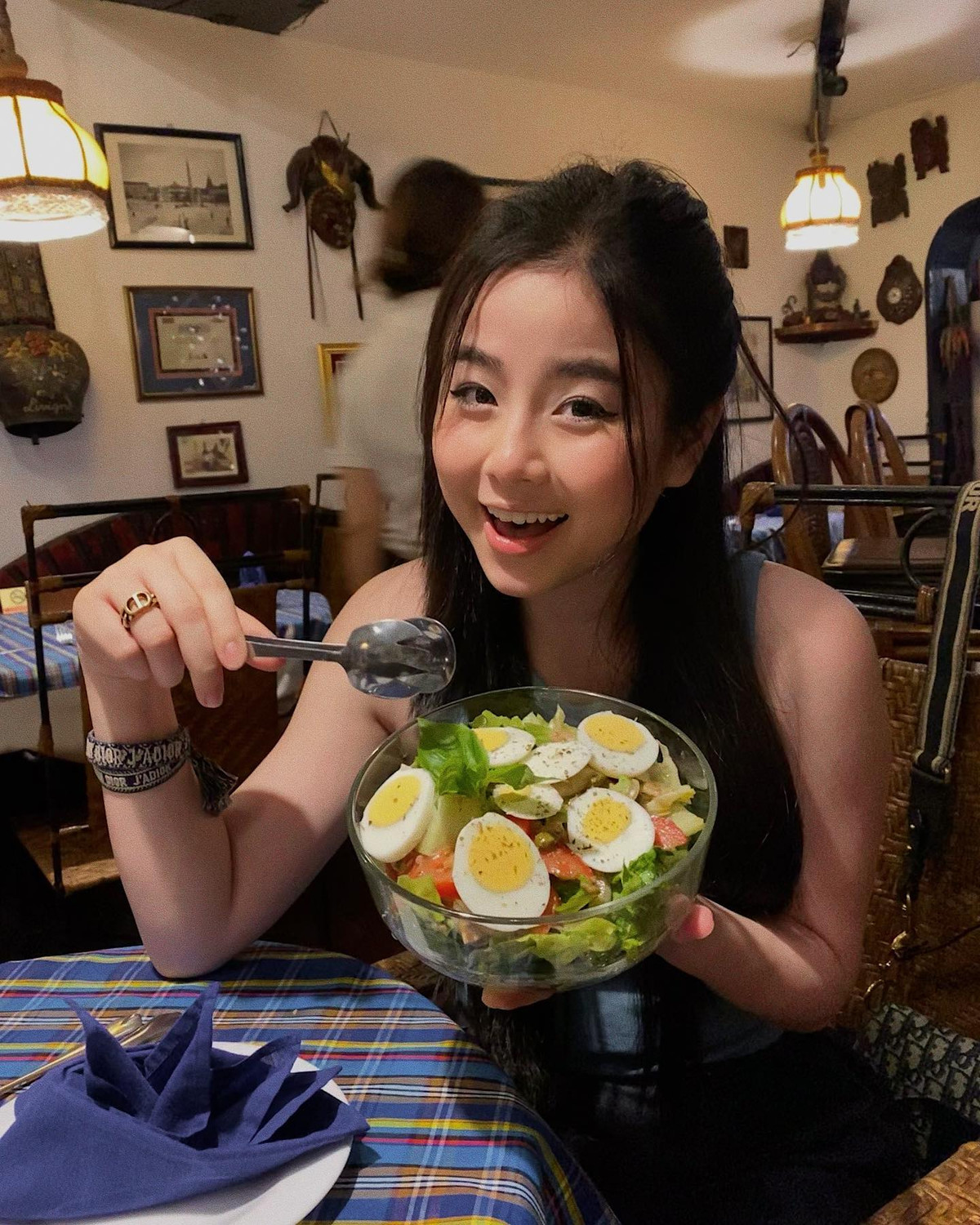 Cựu hot girl gốc Thanh Hóa cũng dành nhiều thời gian để chăm chút bản thân, giữ gìn sức khỏe, cô thường xuyên cùng gia đình nhỏ đi du lịch ở nhiều nơi. (Ảnh: FBNV)