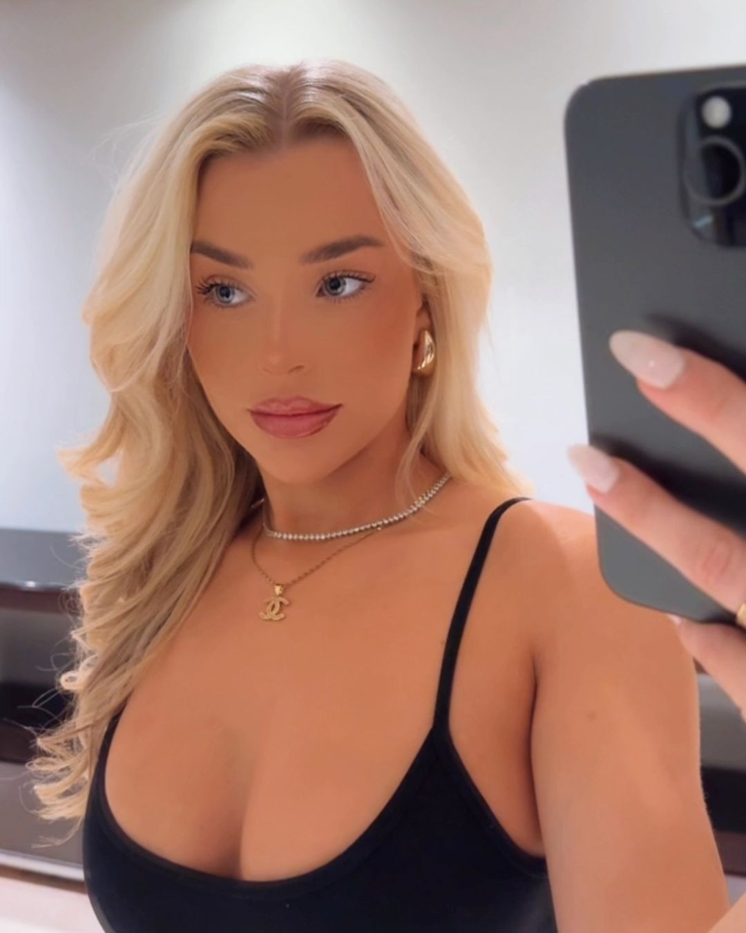 Trong bài đăng chia tay đội tuyển cũ, cô nàng cũng úp mở về chuyện trở thành một streamer. Điều này khiến nhiều fan của cô nàng khá thích thú.