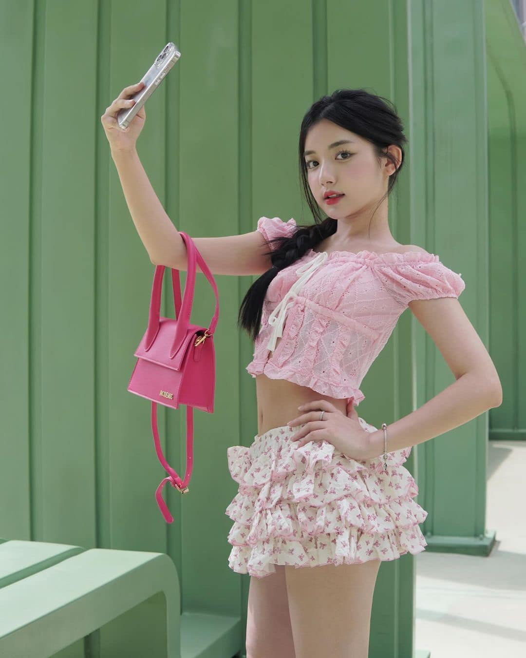 Hiện tại kênh Tiktok của Quỳnh Trương có hơn 2.8 triệu người theo dõi cũng hơn 76 triệu lượt yêu thích.