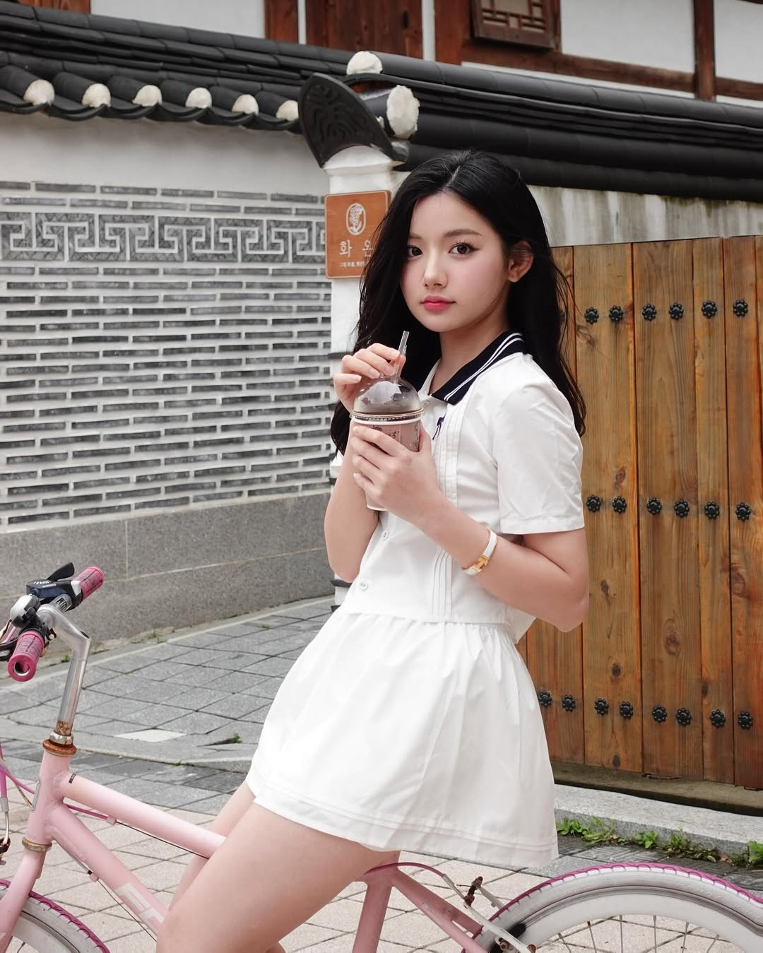 Quỳnh Trương theo đuổi phong cách ngọt ngào, nữ tính.