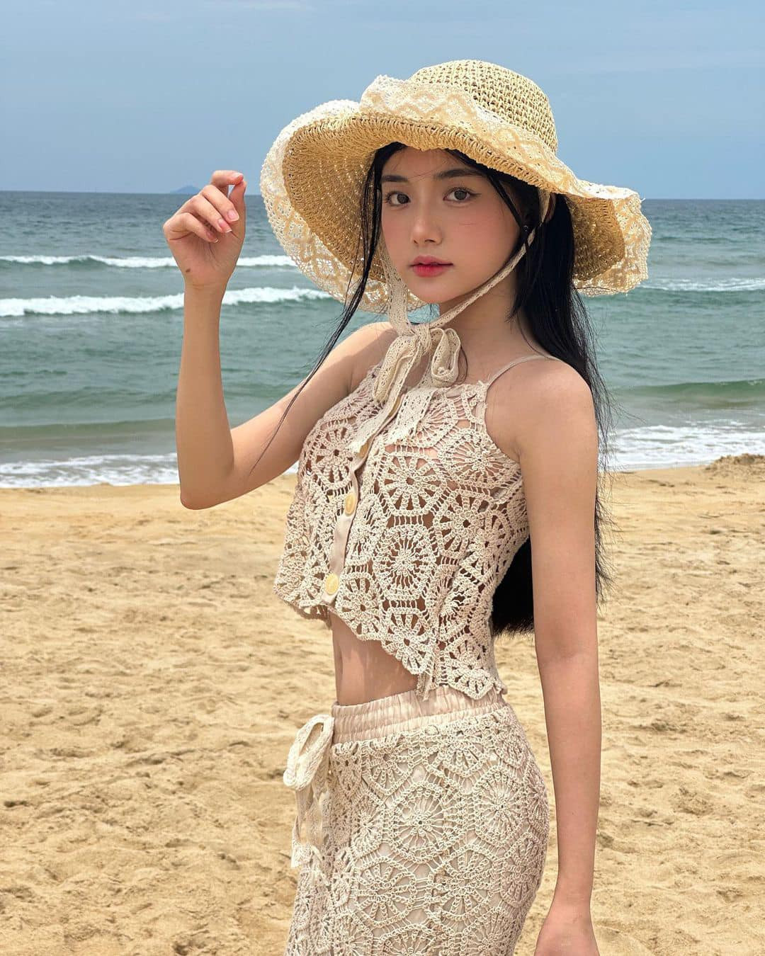 Không chỉ gây chú ý với gương mặt xinh đẹp, ngoại hình nổi bật, Quỳnh Trương còn khiến cộng đồng mạng bất ngờ khi sở hữu loạt thành tích học tập ấn tượng.