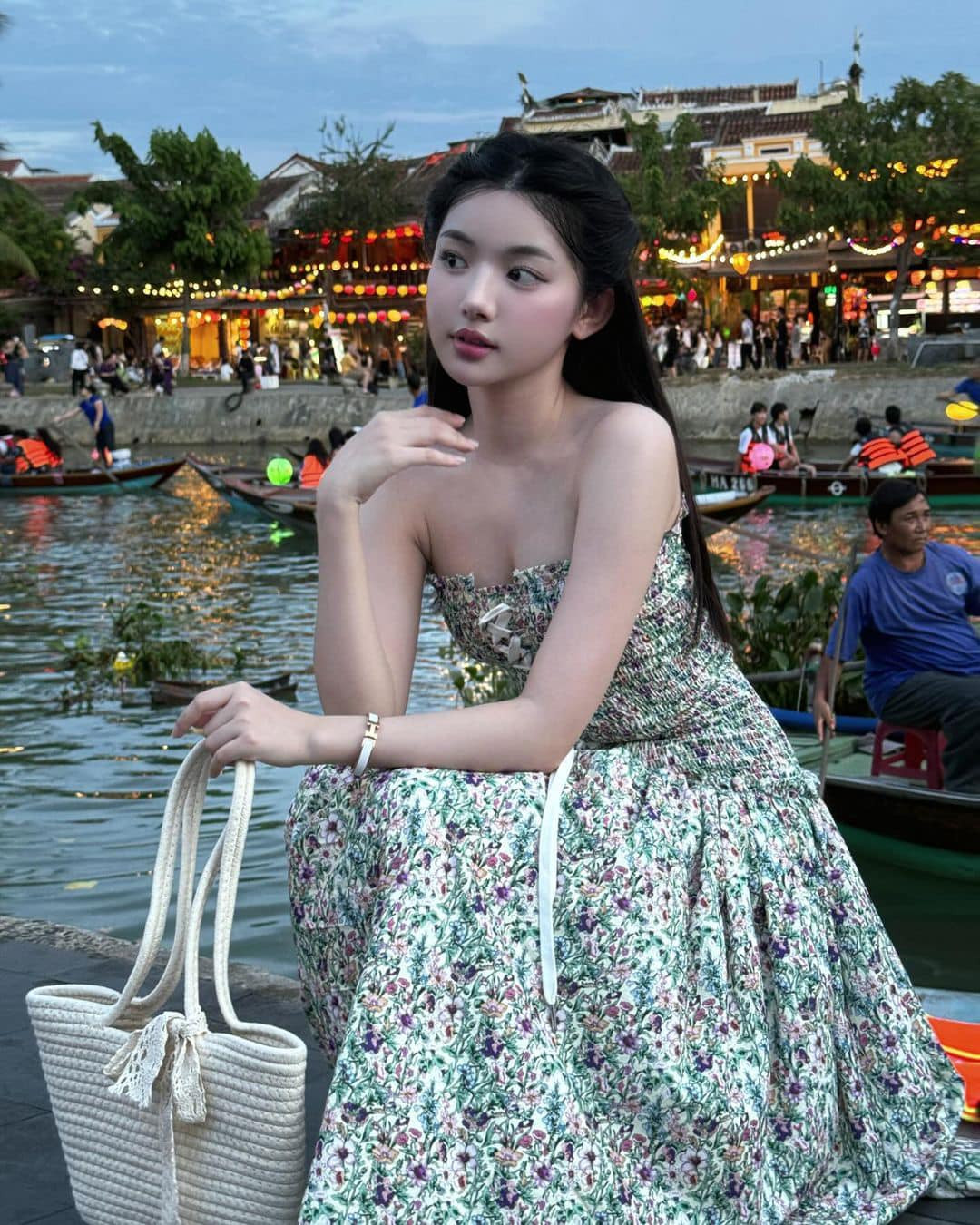 Tuy theo học chuyên ngành nghe có phần khô cứng, tuy nhiên Quỳnh Trương lại sở hữu nhan sắc kẹo ngọt như "em bé", thu hút người đối diện.