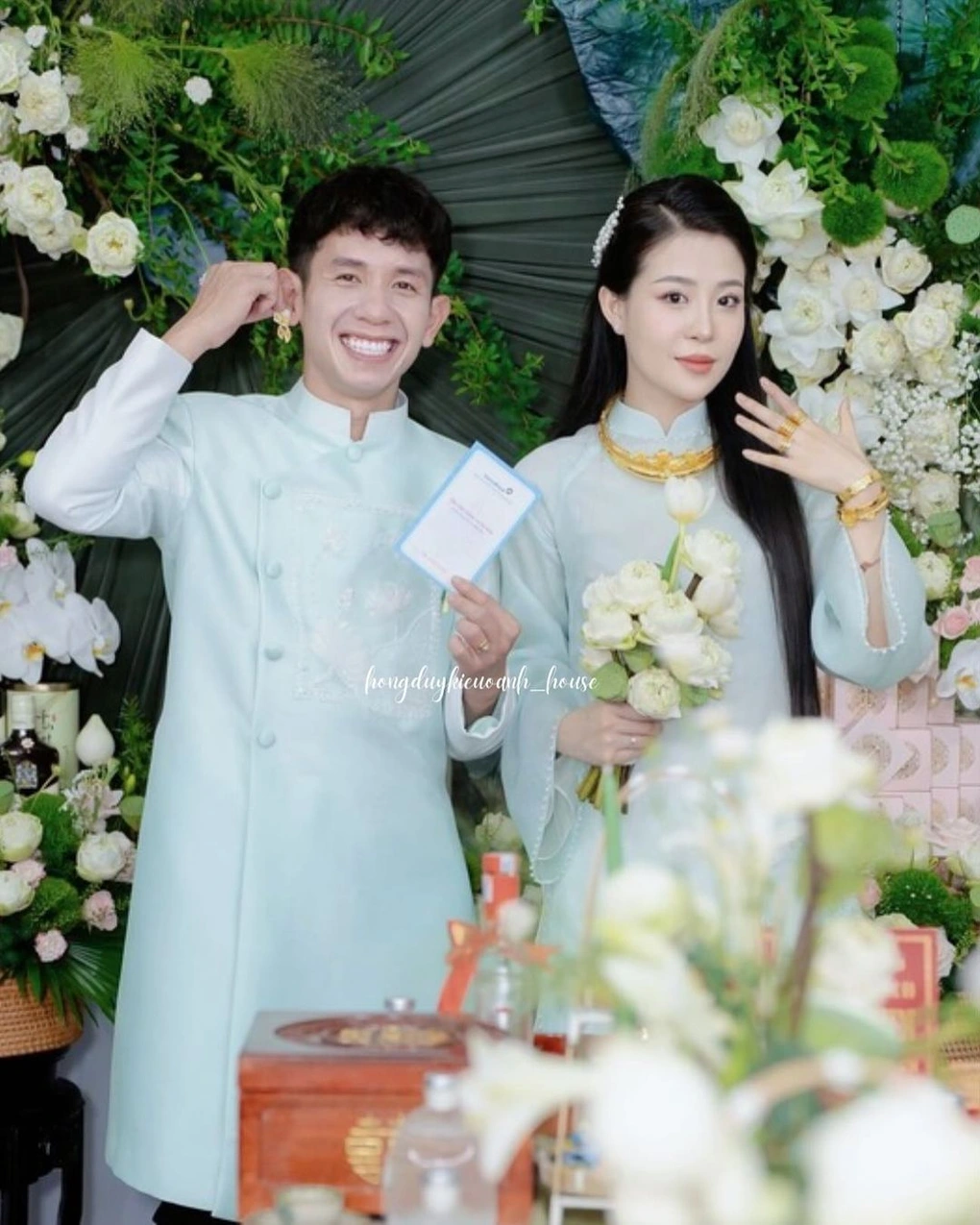 Vốn có lối sống kín tiếng nên việc Kiều Oanh mang thai chưa từng được cặp đôi này công khai. Chính vậy khi Hồng Duy thông báo lên chức bố nhiều fan của anh chàng tỏ ra cực kỳ bất ngờ.