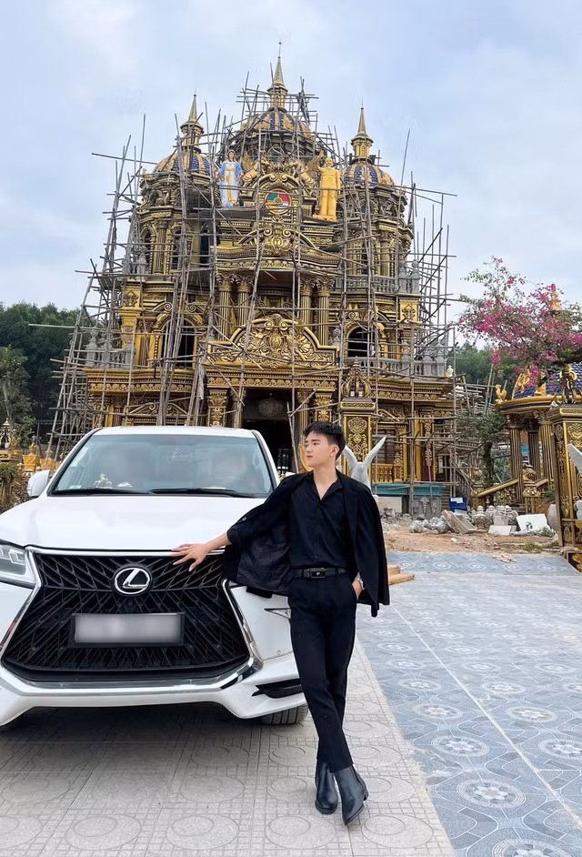 Tiết lộ thêm về con dâu, anh Thoan kể gia đình rất ưng ý vì tính cách và ngoại hình của Kiều Trang đều được.