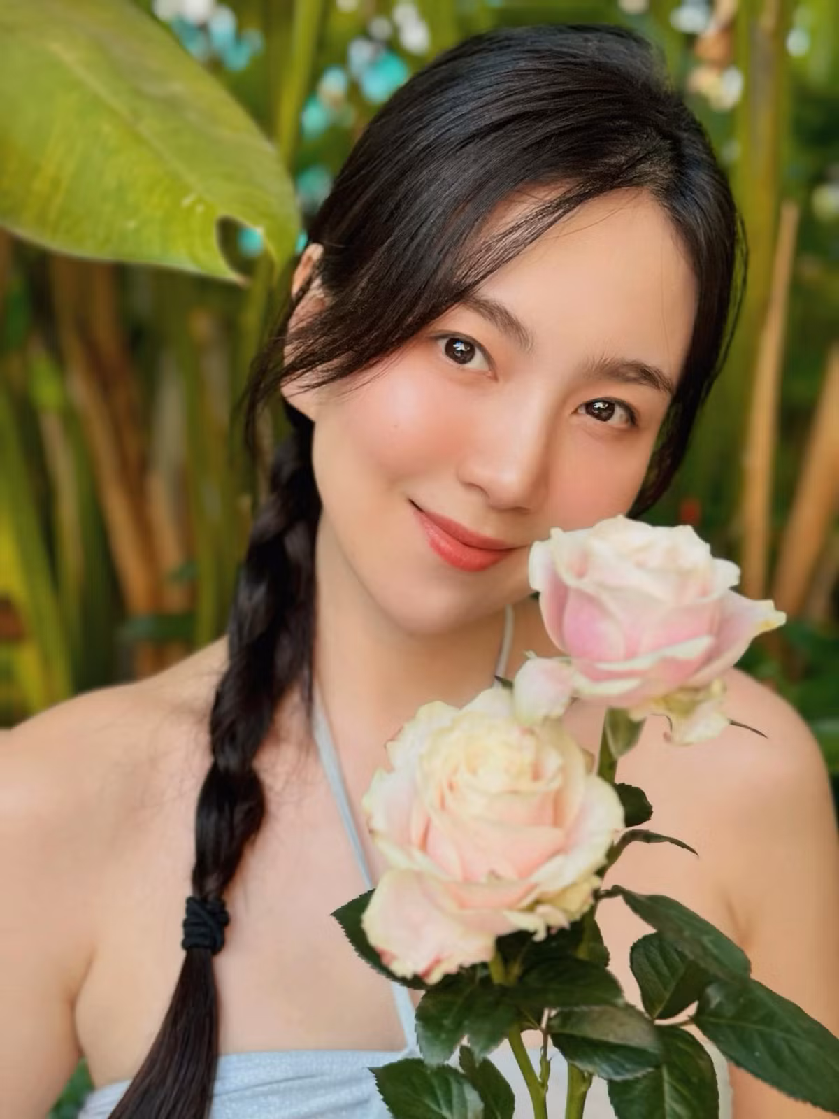 Mai Ngọc nổi lên với nickname "Ngọc xinh" khi đang ngồi ghế THPT chuyên Hà Nội - Amsterdam. Thời điểm đó, cô được xem là một trong những hot girl đời đầu của Hà Nội.