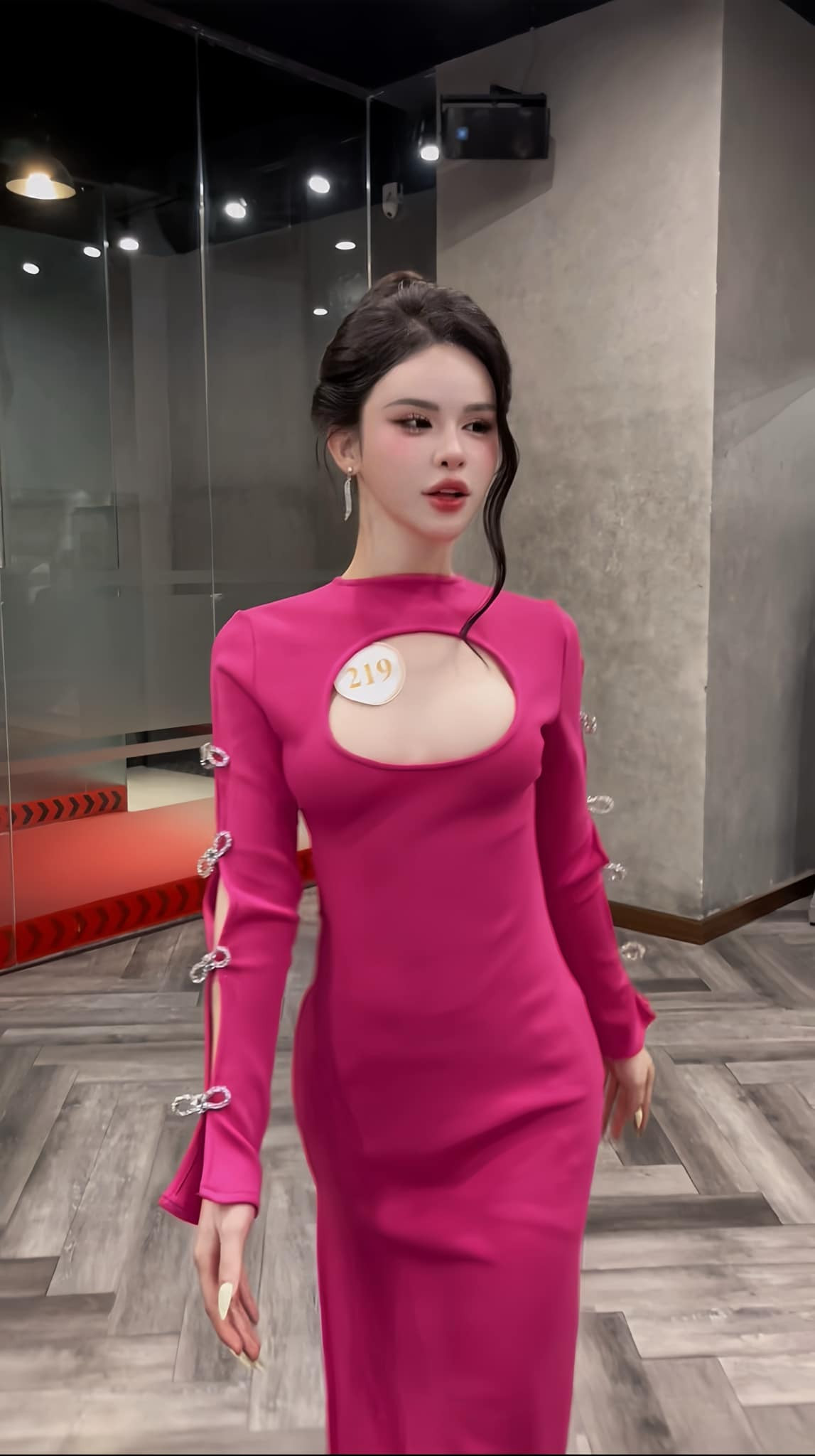 Khi nhắc đến cái tên này nhiều người vẫn khá ngờ ngợ, bởi lẽ Mẫn Nhi là danh xưng mà giới trẻ thường dùng để chỉ những cô gái lanh lợi, xinh xắn.