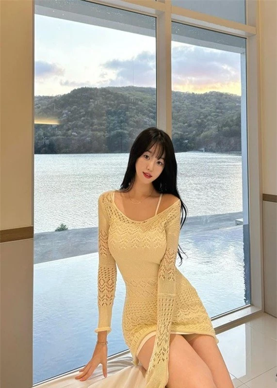 Cô nàng sở hữu thân hình mảnh mai nhưng vô cùng nóng bỏng, cuốn hút, "vòng nào ra vòng nấy".