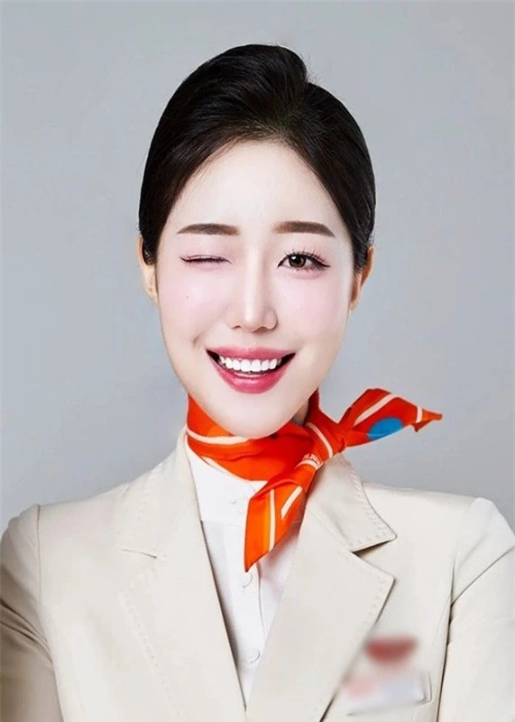 Cô nàng đã có kinh nghiệm nhiều năm trong lĩnh vực hàng không, luôn được nhận xét là người tận tâm, chuyên nghiệp trong công việc.