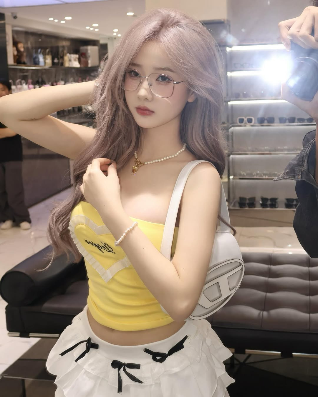 Cô nàng theo đuổi phong cách nữ tính, ngọt ngào.