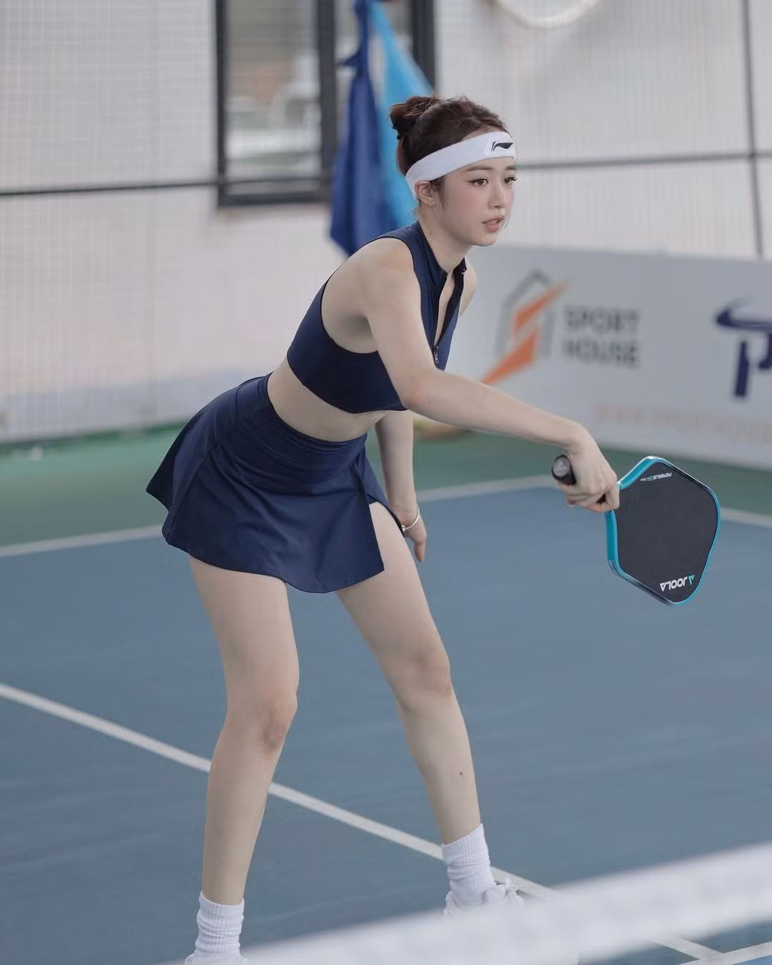 Hằng Habi sở hữu chiều cao 1,70m cùng số đo 3 vòng bốc lửa 87-62-91.