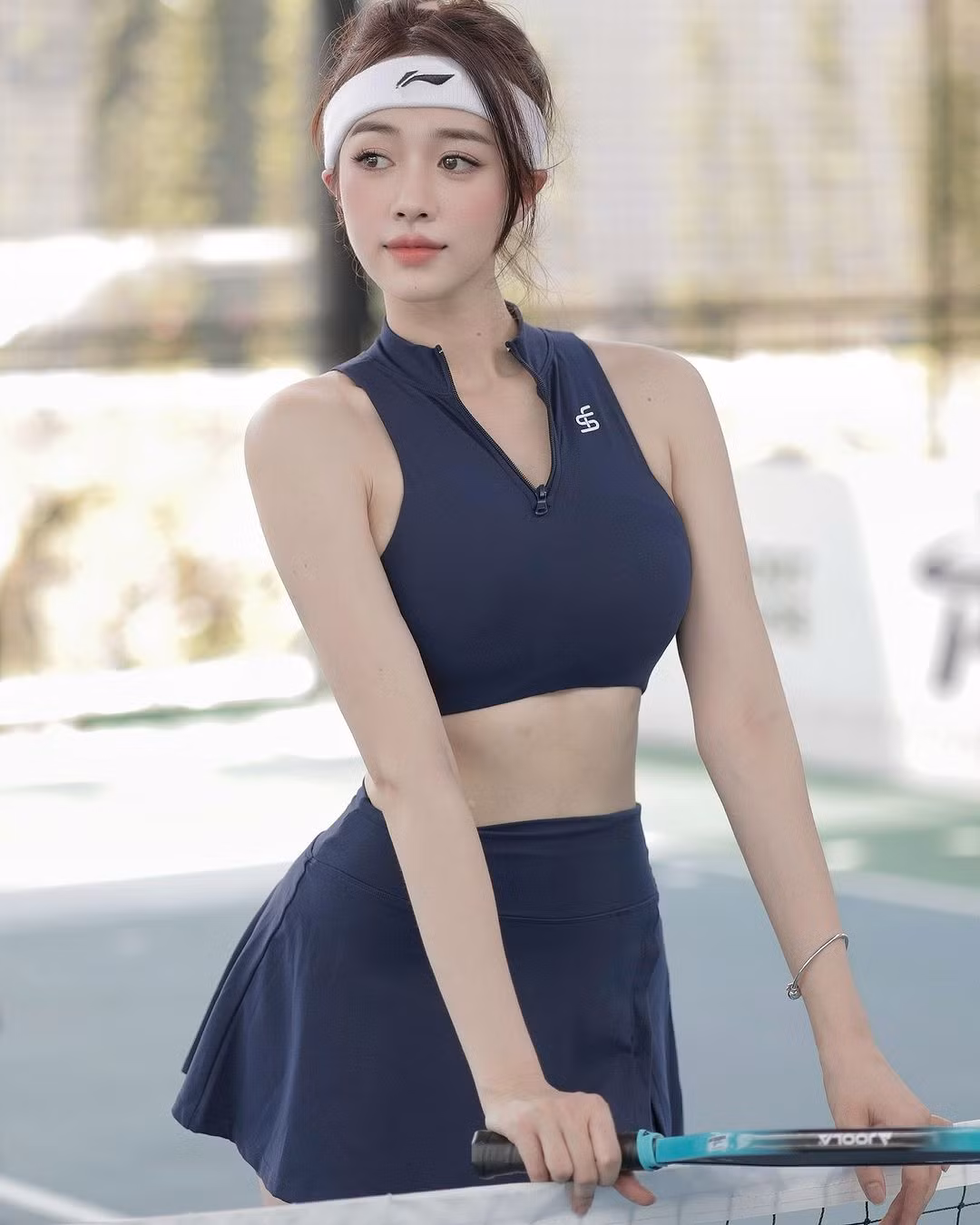 Tham gia chương trình “Nóng cùng EURO 2020”, Hằng Habi đại diện cho đội tuyển Đức. Nhờ nhan sắc ngọt ngào và vóc dáng siêu gợi cảm, cô nàng nhận được sự chú ý của nhiều người.