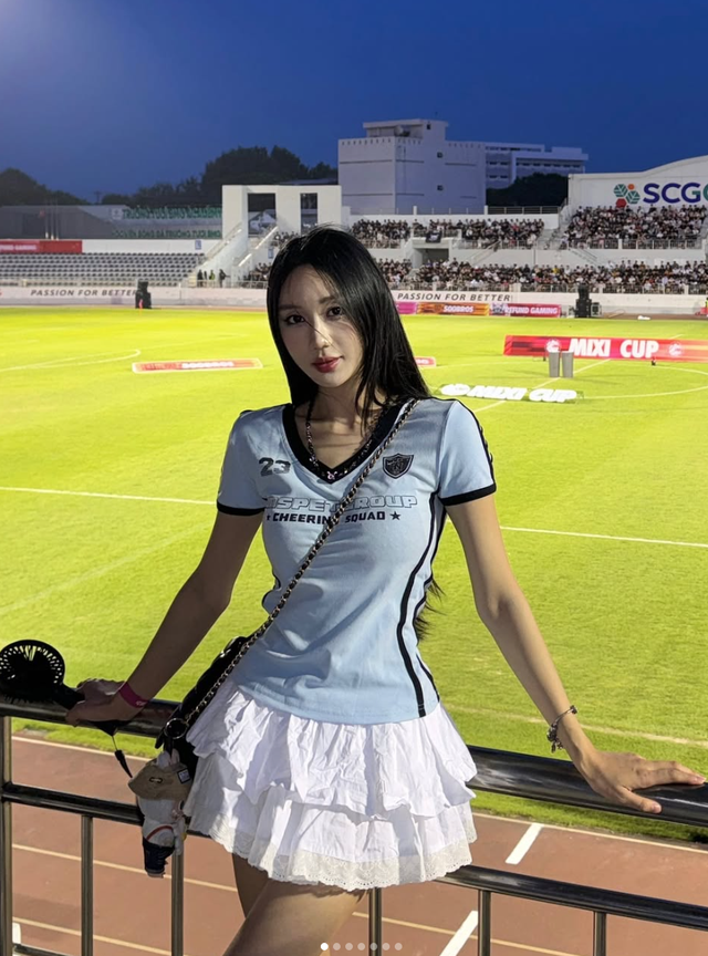 Ngay lập tức, danh tính cô gái được phát hiện là Mina Young. Nữ streamer này sở hữu lượng người theo dõi không nhỏ, cô có sức ảnh hưởng trong cộng đồng mạng.