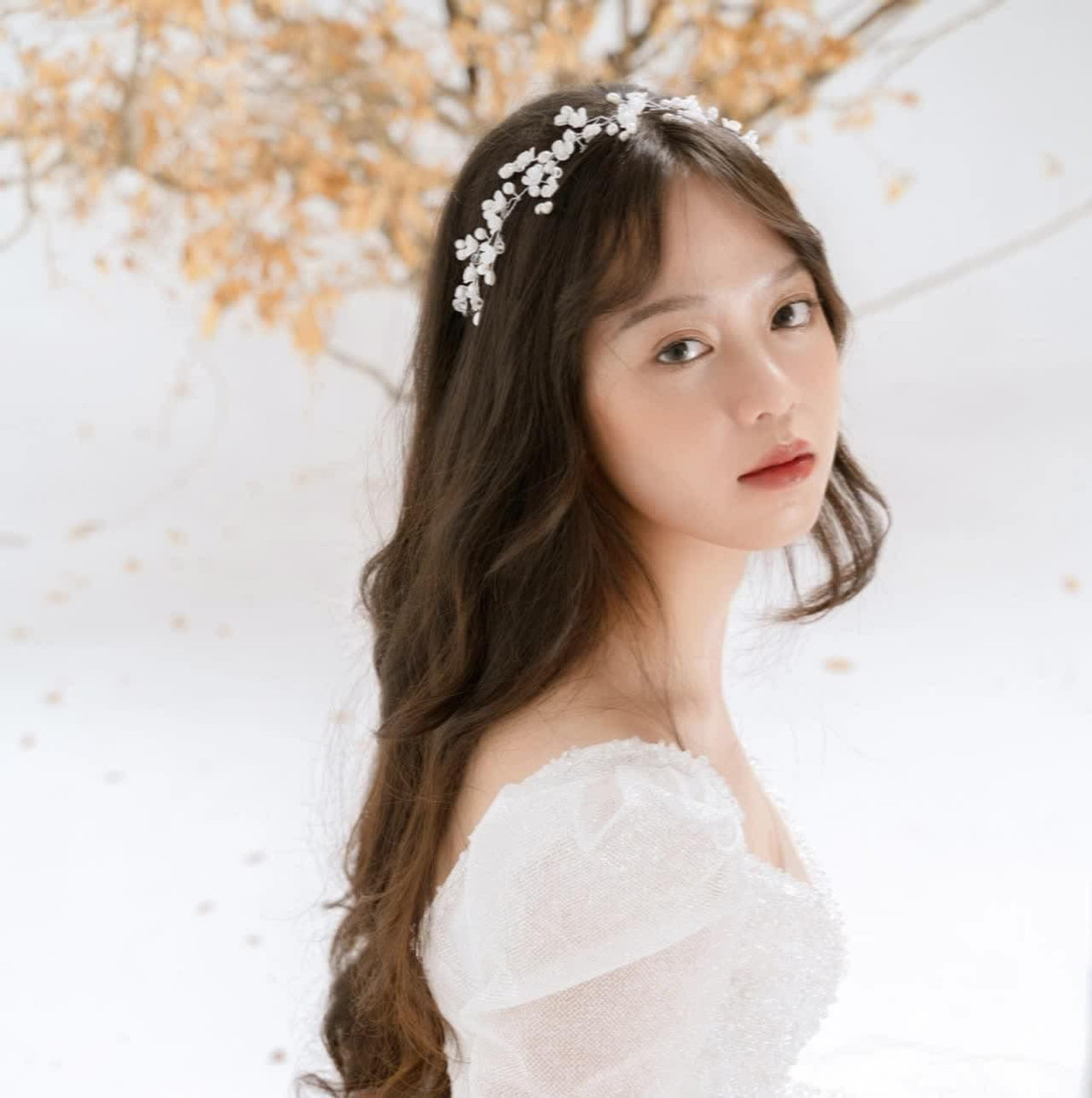 Ngoài ra, người đẹp có một số tài lẻ như hát, múa, gấp origami và chơi cầu lông, bơi lội. (Ảnh: Facebook)