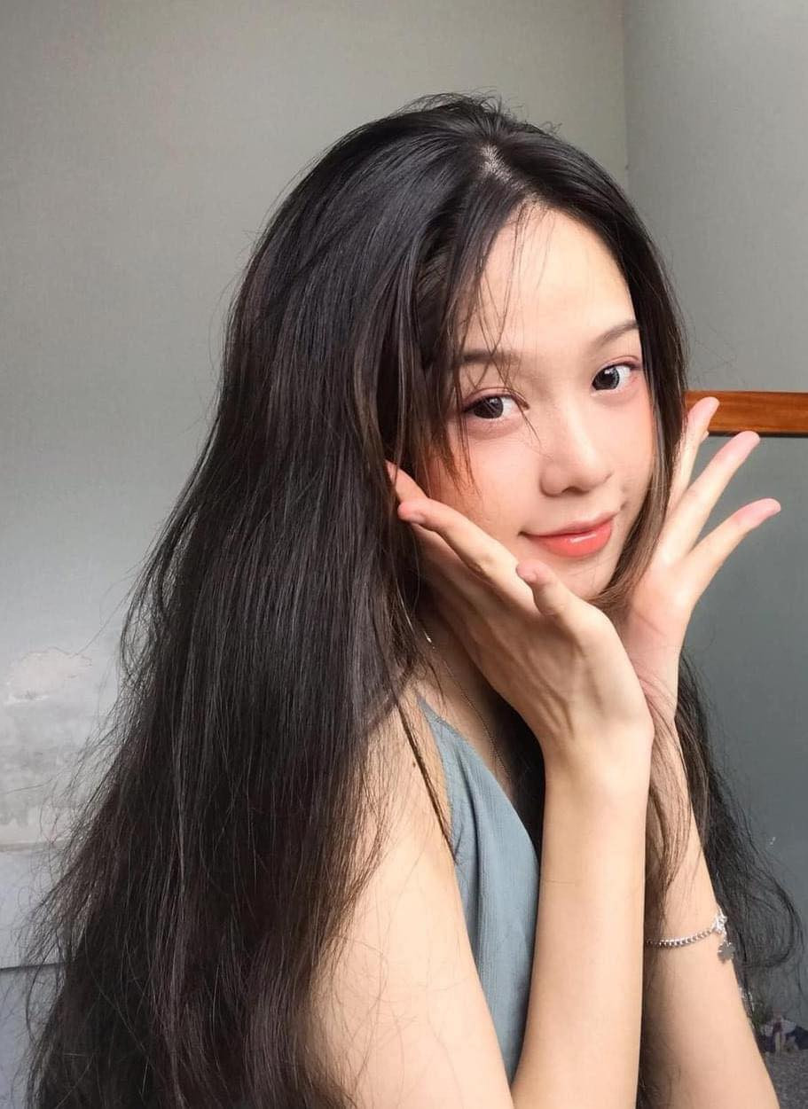 Được biết từ thời học sinh, Thanh Thủy là học sinh giỏi suốt 12 năm. Cô sở hữu nhiều giải thưởng như giải Nhì học sinh giỏi Ngữ văn cấp thành phố (Đà Nẵng) năm 2016, Huy chương Bạc Thời trang trẻ Hội hoa xuân thành phố 2019,...