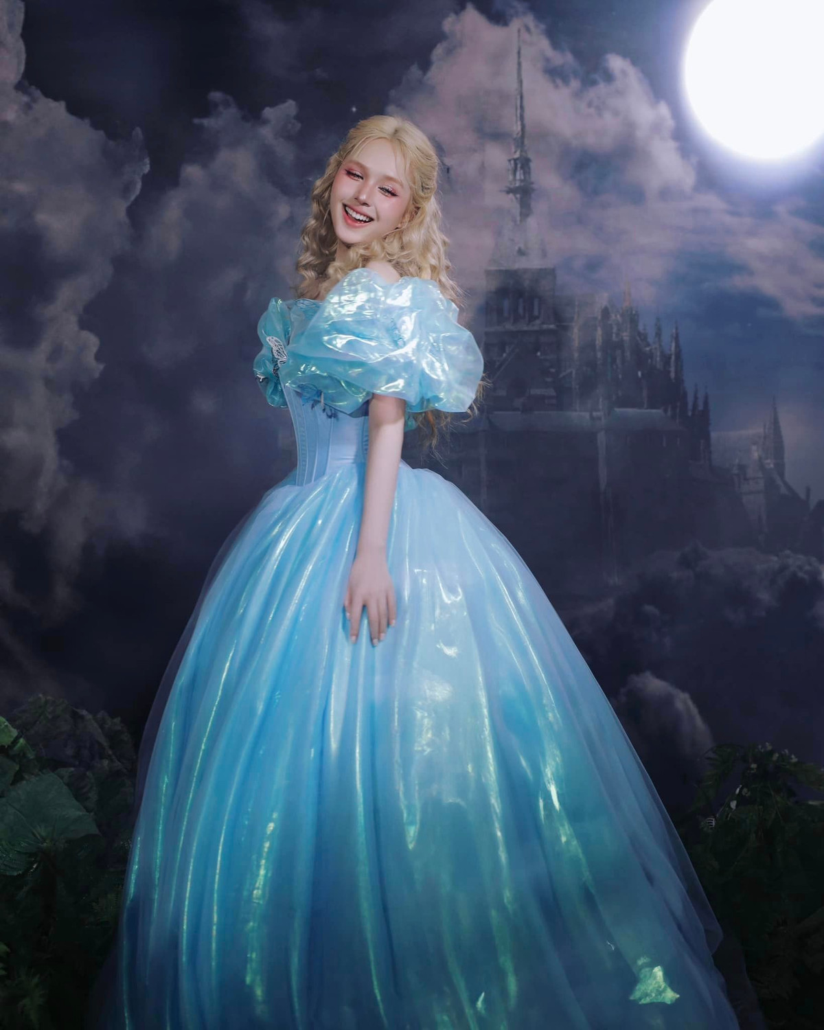 Xoài Non trước giờ luôn được đánh giá cao về nhan sắc, cô nàng có thể cân được nhiều phong cách khác nhau từ gợi cảm đến nhẹ nhàng, trong sáng.