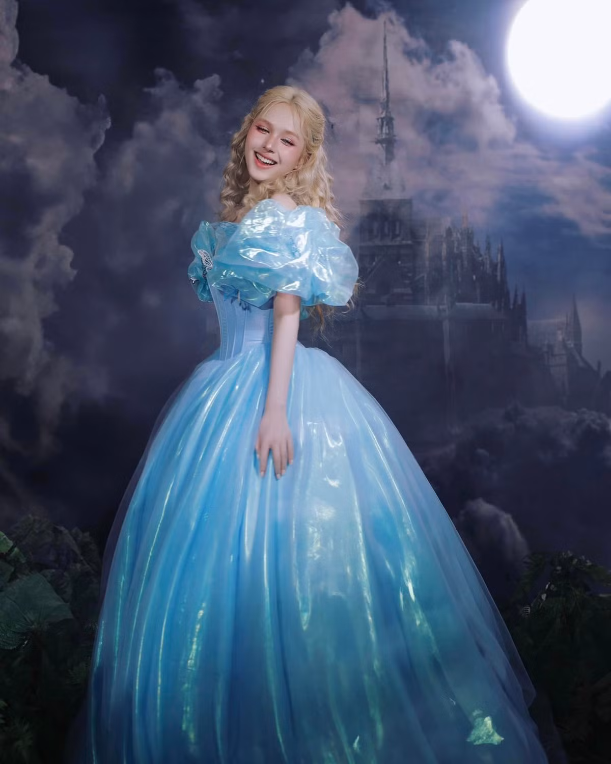 Xoài Non trước giờ luôn được đánh giá cao về nhan sắc, cô nàng có thể cân được nhiều phong cách khác nhau từ gợi cảm đến nhẹ nhàng, trong sáng.