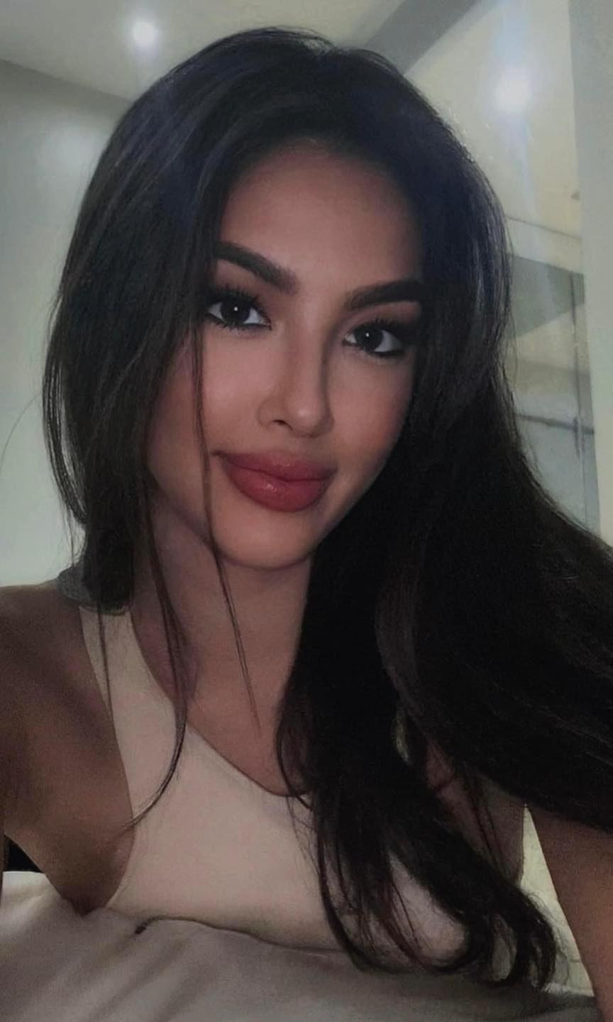 Đồng thời, cô cho biết thêm những hình ảnh khoe túi xách đồ hiệu đang được nhiều trang mạng chia sẻ đã có từ 4-5 năm trước còn thời gian gần đây cô đã “ở ẩn”, nên chưa bao giờ có ý định khoe khoang hay cố tình phô trương.