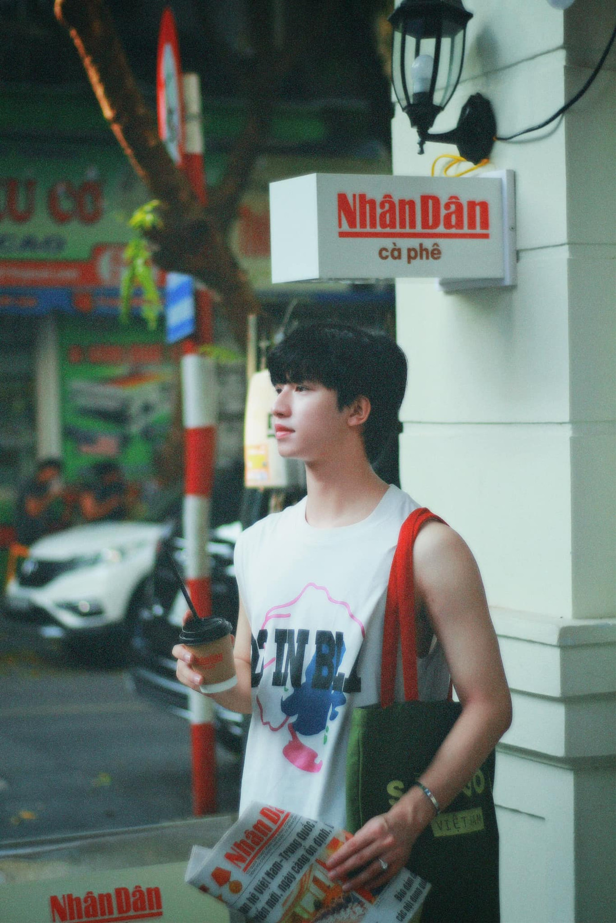 Sau cuộc thi, Tùng Sơn nhận được nhiều lời mời hợp tác và cơ hội hoạt động nghệ thuật tuy nhiên nam sinh chia sẻ muốn song song phát triển cả nghệ thuật và nghề giáo. (Ảnh: FBNV)