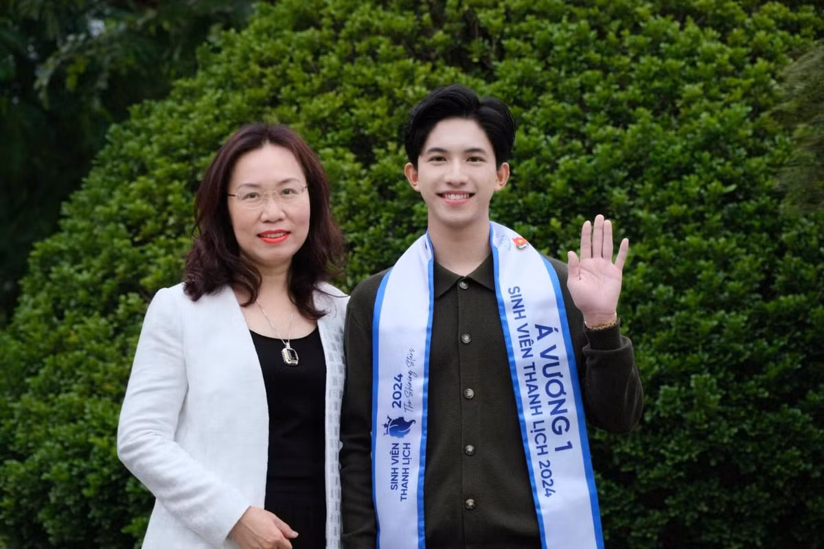 Nam sinh người Nghệ An trước đó còn được biết đến với danh xưng "Anh giáo gen Z" với những chia sẻ về học tập trên MXH.