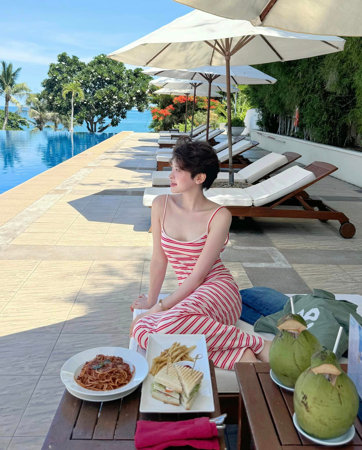 Hà My sinh năm 1995, hiện đang sinh sống và làm việc tại TP. HCM.