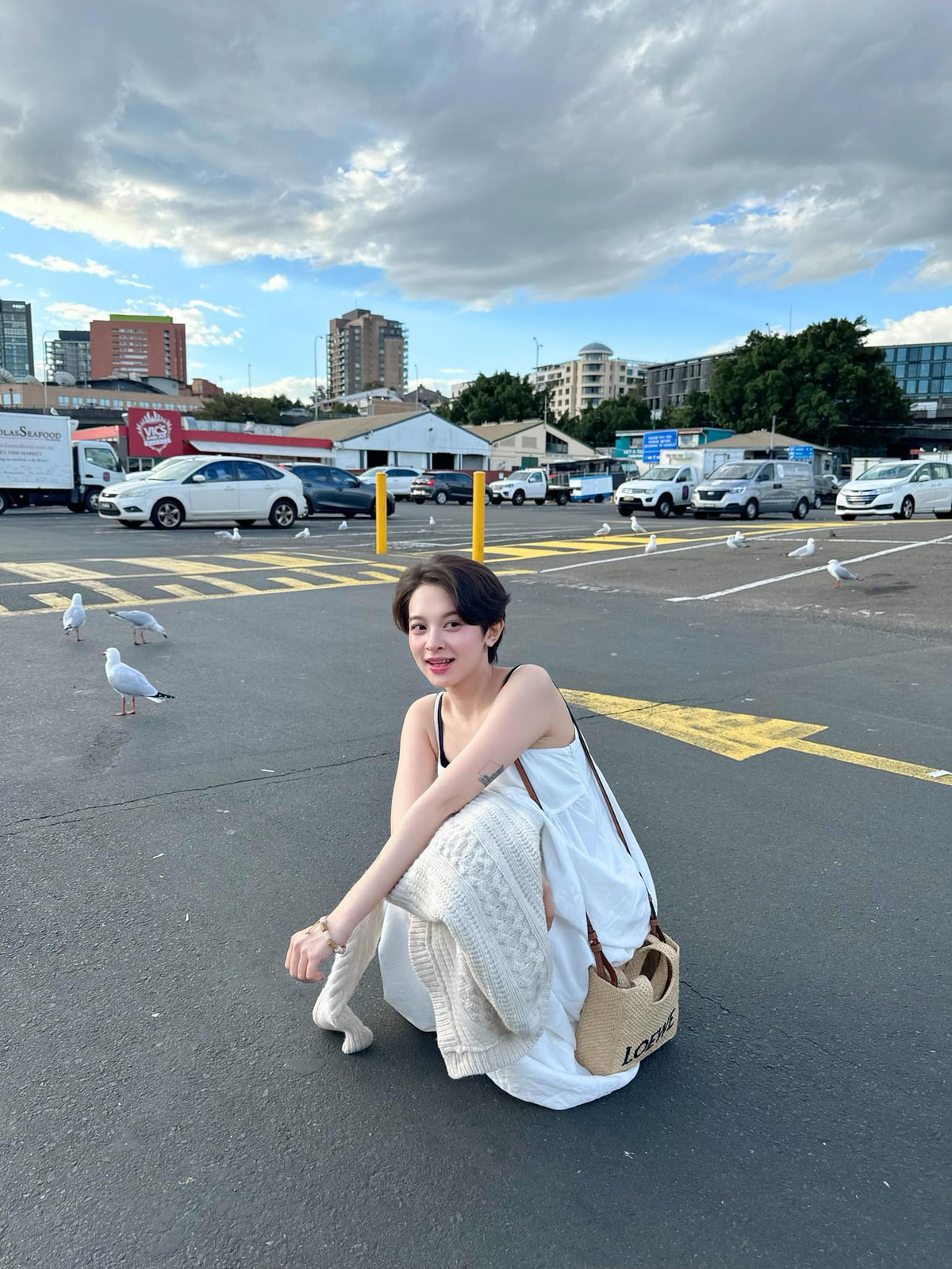 Mái tóc tém dường như đã trở thành thương hiệu của cô nàng.