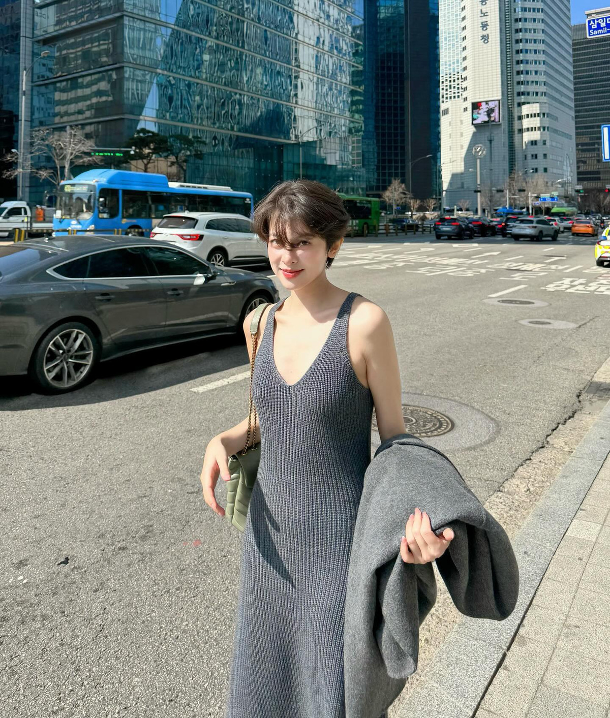 Hà My ưa chuộng phong cách mặc đồ tối giản, đơn sắc nhưng vô cùng thần thái.