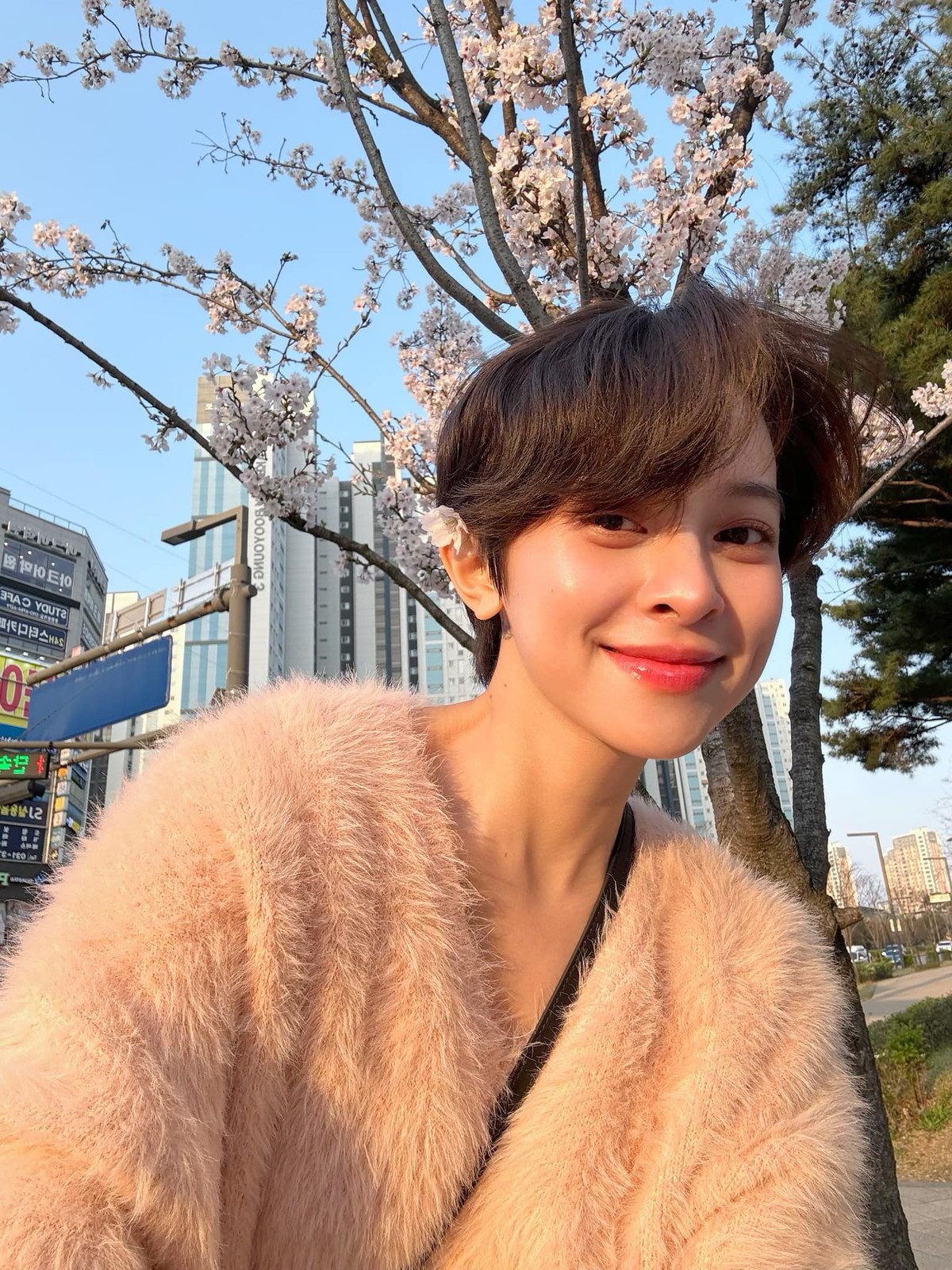 Cô nàng là người truyền cảm hứng cho rất nhiều chị em phái đẹp có đủ dũng cảm "xuống tóc". Từ khóa tóc kiểu Hà My từng có thời gian leo top trên nền tảng Tiktok.