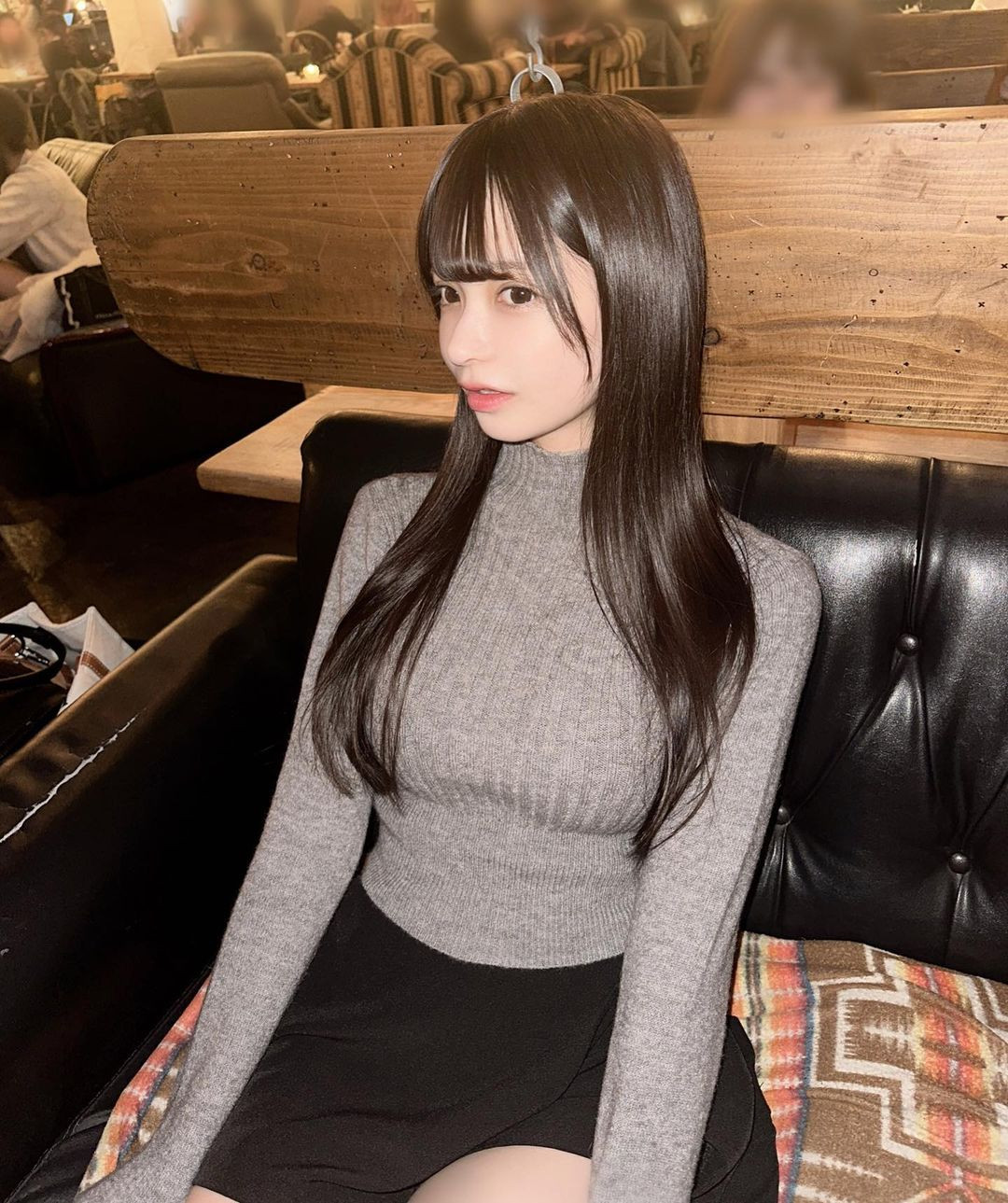 Cô cũng chuộng những tông màu trung tính, trang phục đơn sắc. (Ảnh: IGNV)