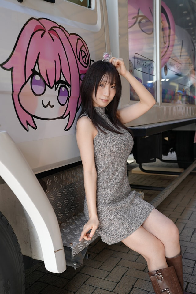 Trong trang phục đời thường, Iori Moe cũng toát lên vẻ sexy. (Ảnh: IGNV)