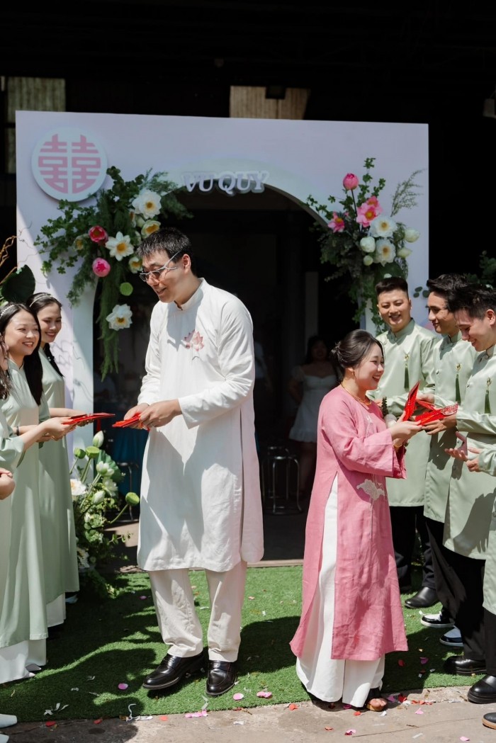 Hiện hình ảnh về đám cưới của cặp đôi vẫn nhận về sự quan tâm, bàn luận của cư dân mạng. (Ảnh: FBNV)