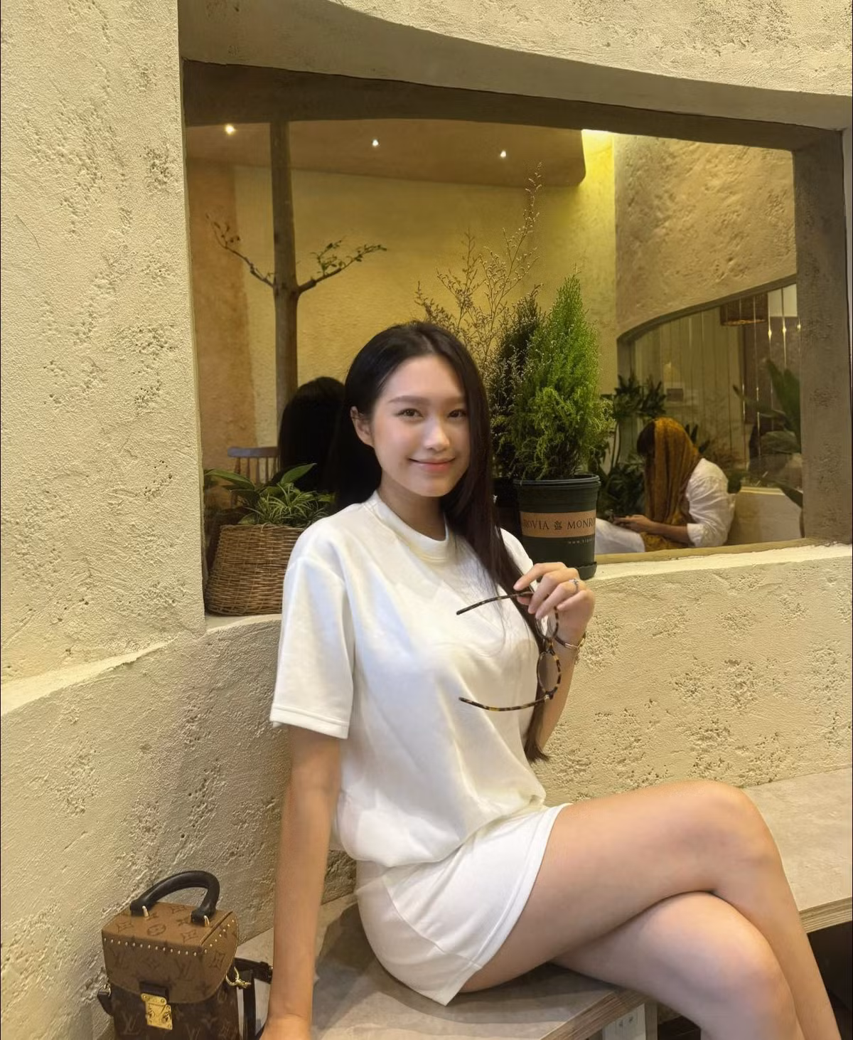 Mặc dù sinh con chưa lâu thế nhưng Doãn Hải My đã lấy lại được vóc dáng thon gọn. Nhan sắc của cô nàng cũng được đánh giá là mặn mà hơn, xinh đẹp hơn.