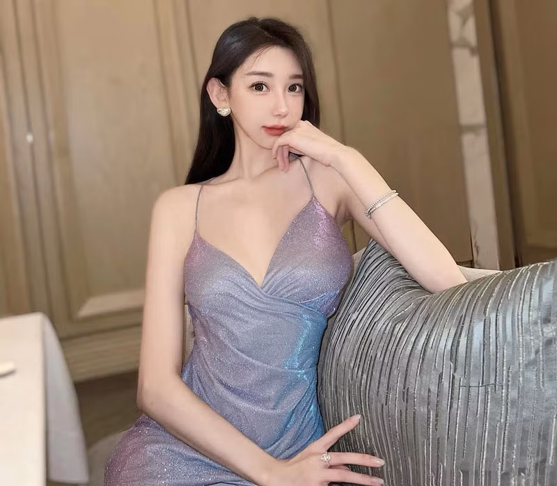 Là một cô gái thích sống "ảo", tình cũ Trần Quán Hy thường đăng ảnh khoe lối sống hào nhoáng của mình.